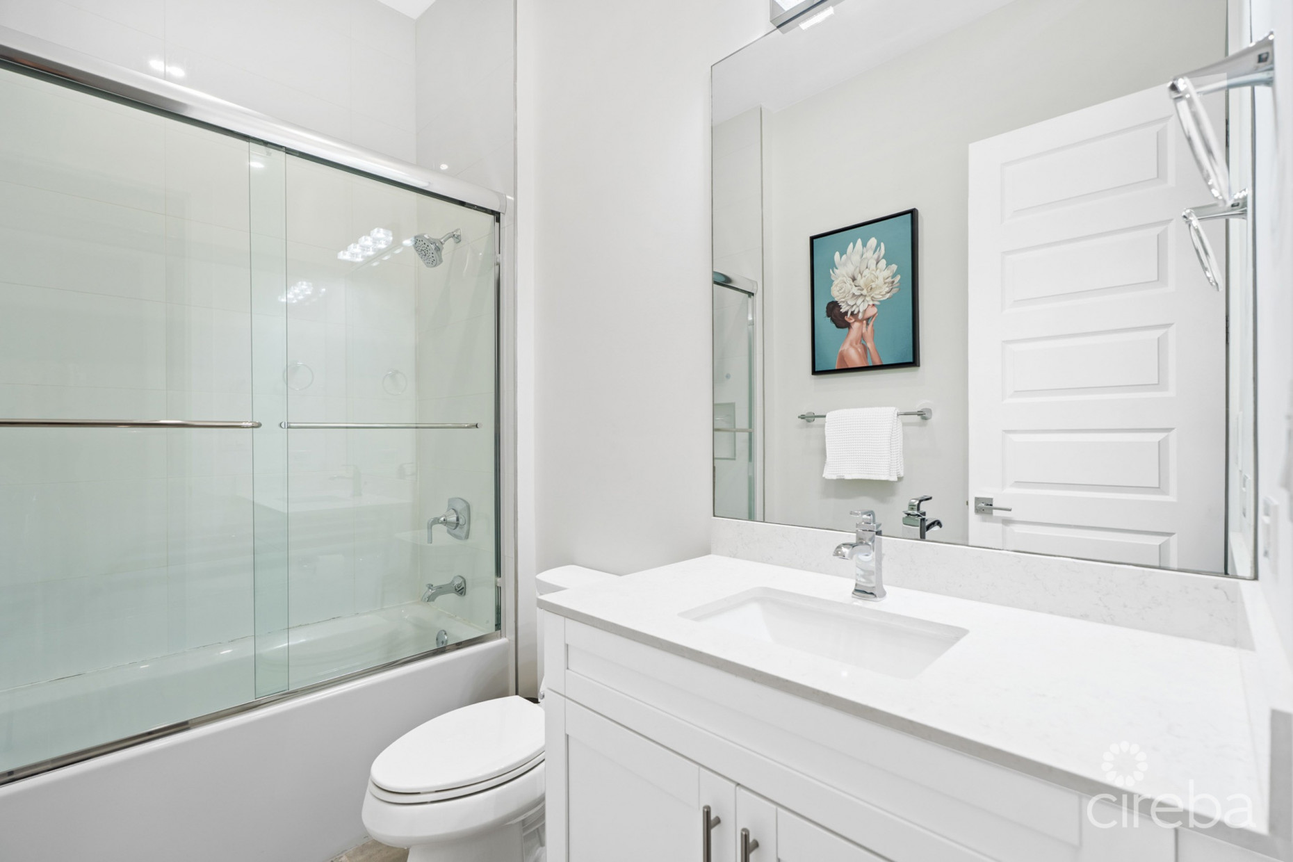 ELEVEN PARC TOWNHOME – PRIME LOCATION IN SEVEN MILE BEACH CORRIDOR