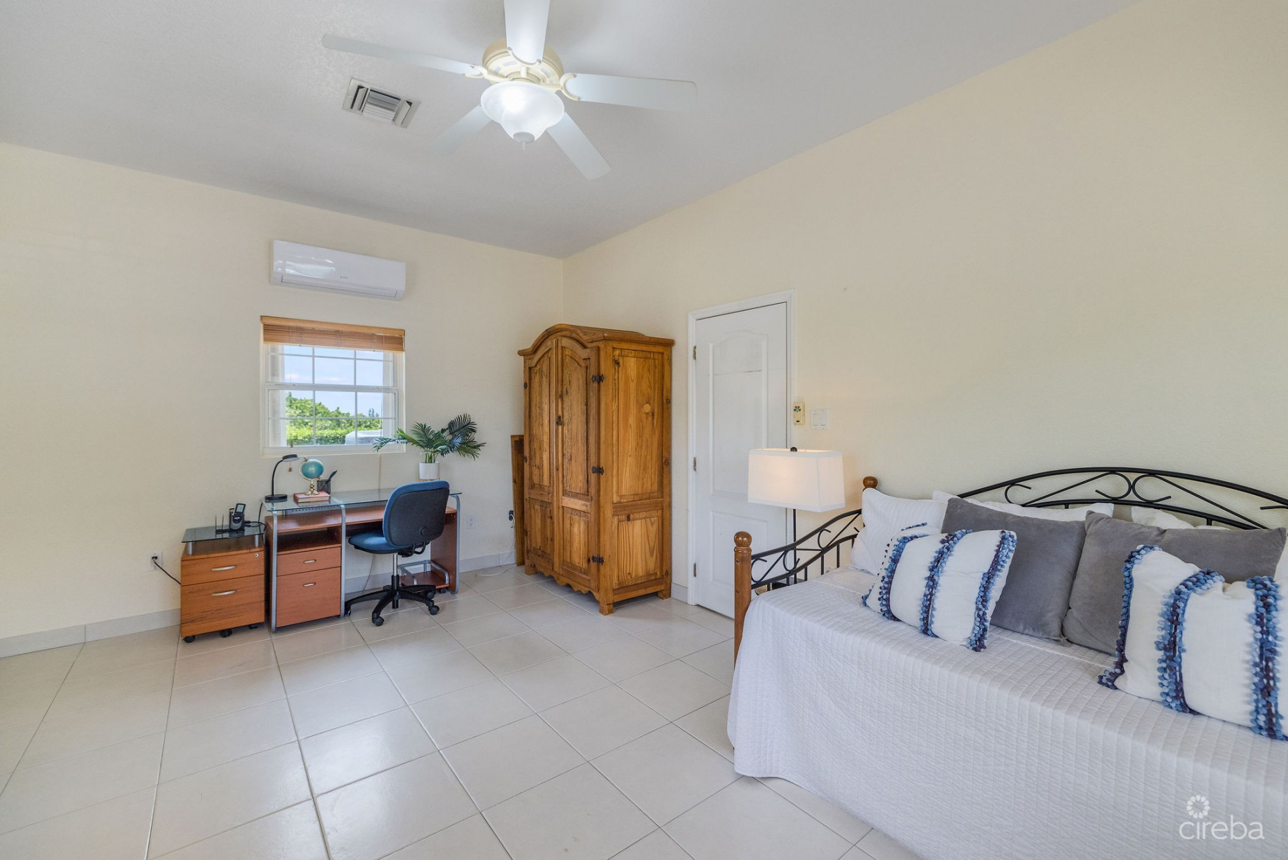 PARADISE POINT | 3-BED, 2.5-BATH OCEANFRONT TOWNHOUSE | WEST BAY
