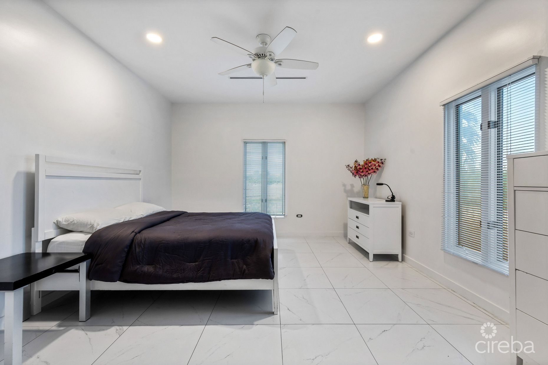 FULLY REMODELED 3BR FAMILY HOME IN NORTH SOUND ESTATES