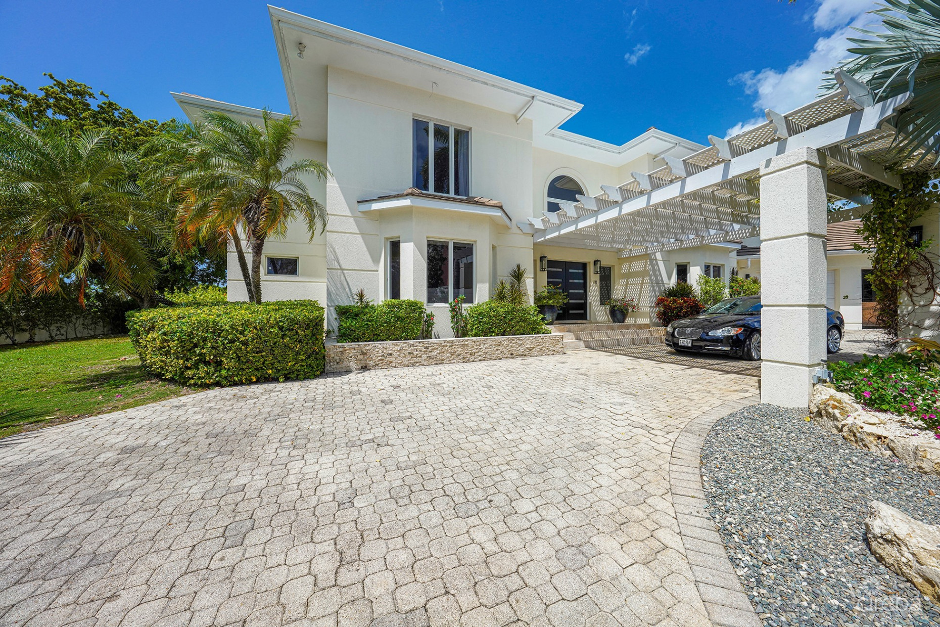 GOVERNORS HARBOUR ESTATE HOME