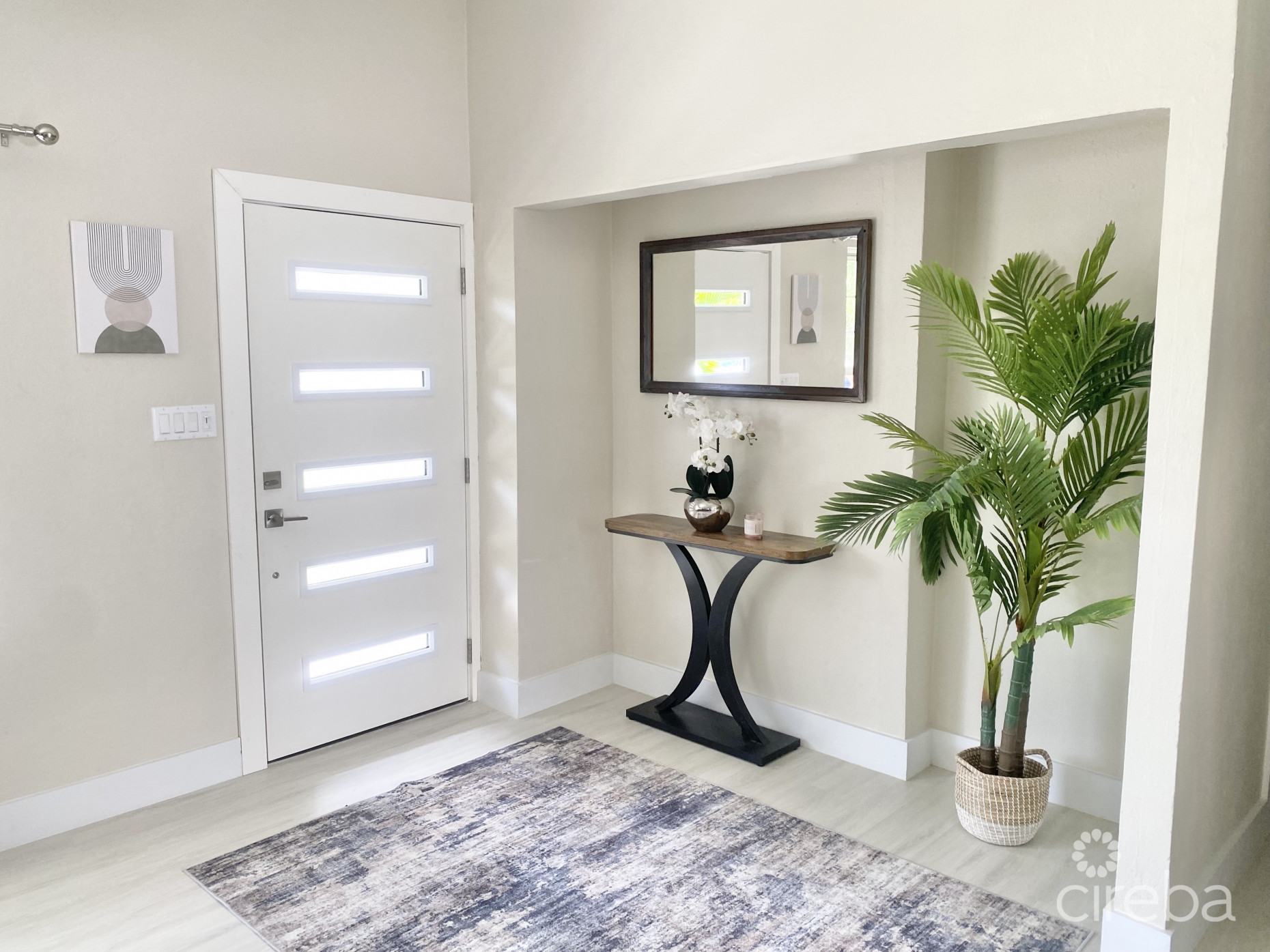 STUNNINGLY RENOVATED 3 BED +DEN HOME IN GEORGE TOWN