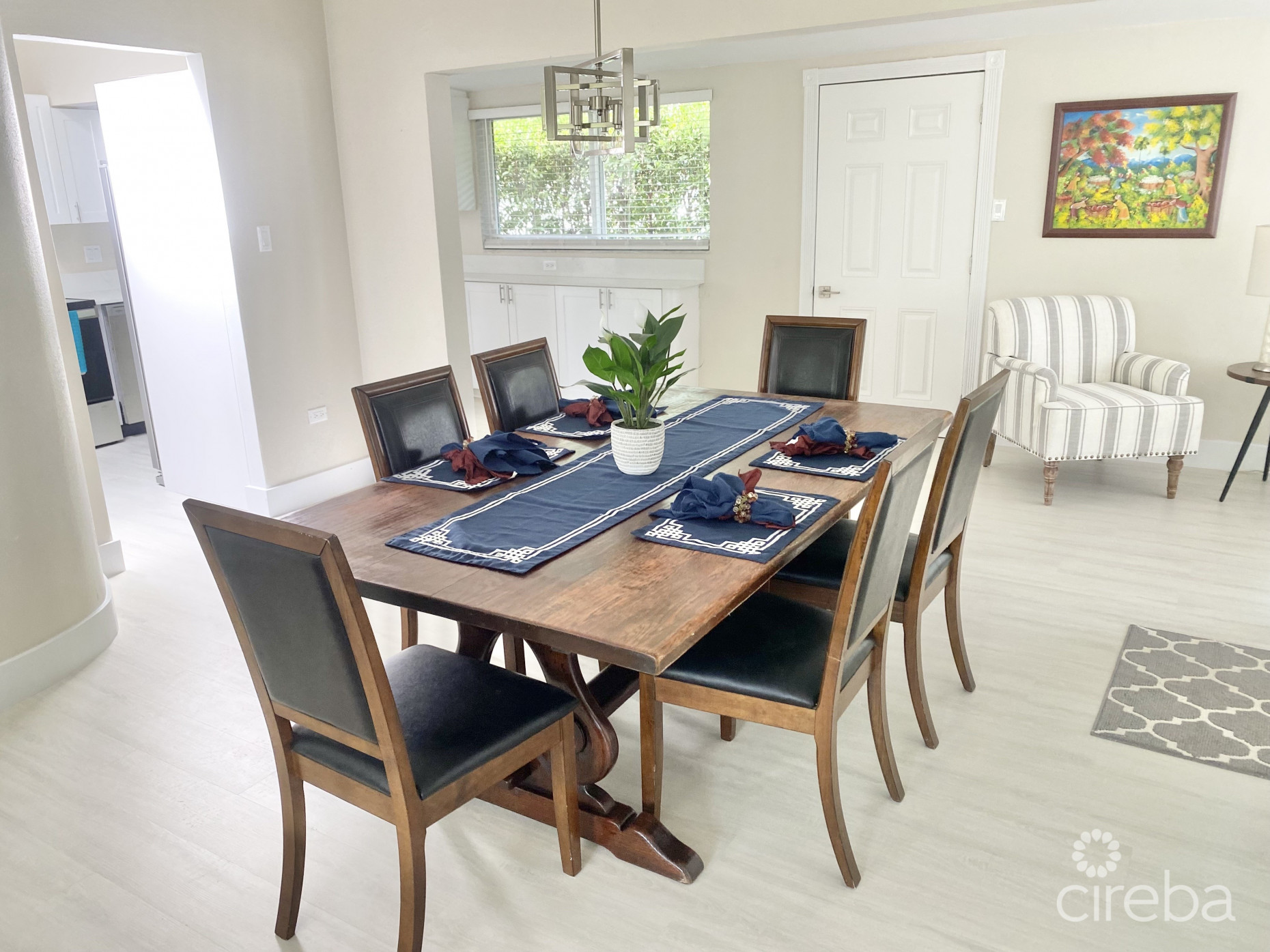 STUNNINGLY RENOVATED 3 BED +DEN HOME IN GEORGE TOWN