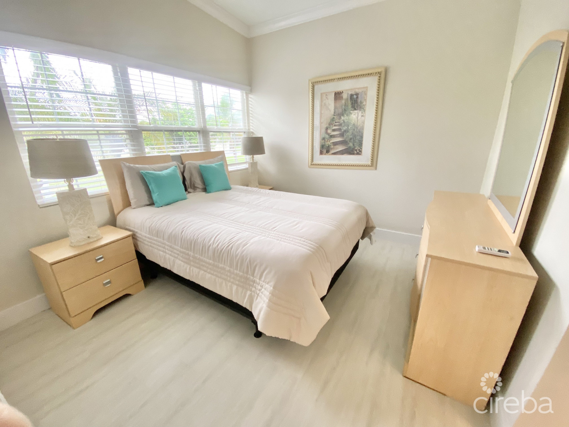 STUNNINGLY RENOVATED 3 BED +DEN HOME IN GEORGE TOWN