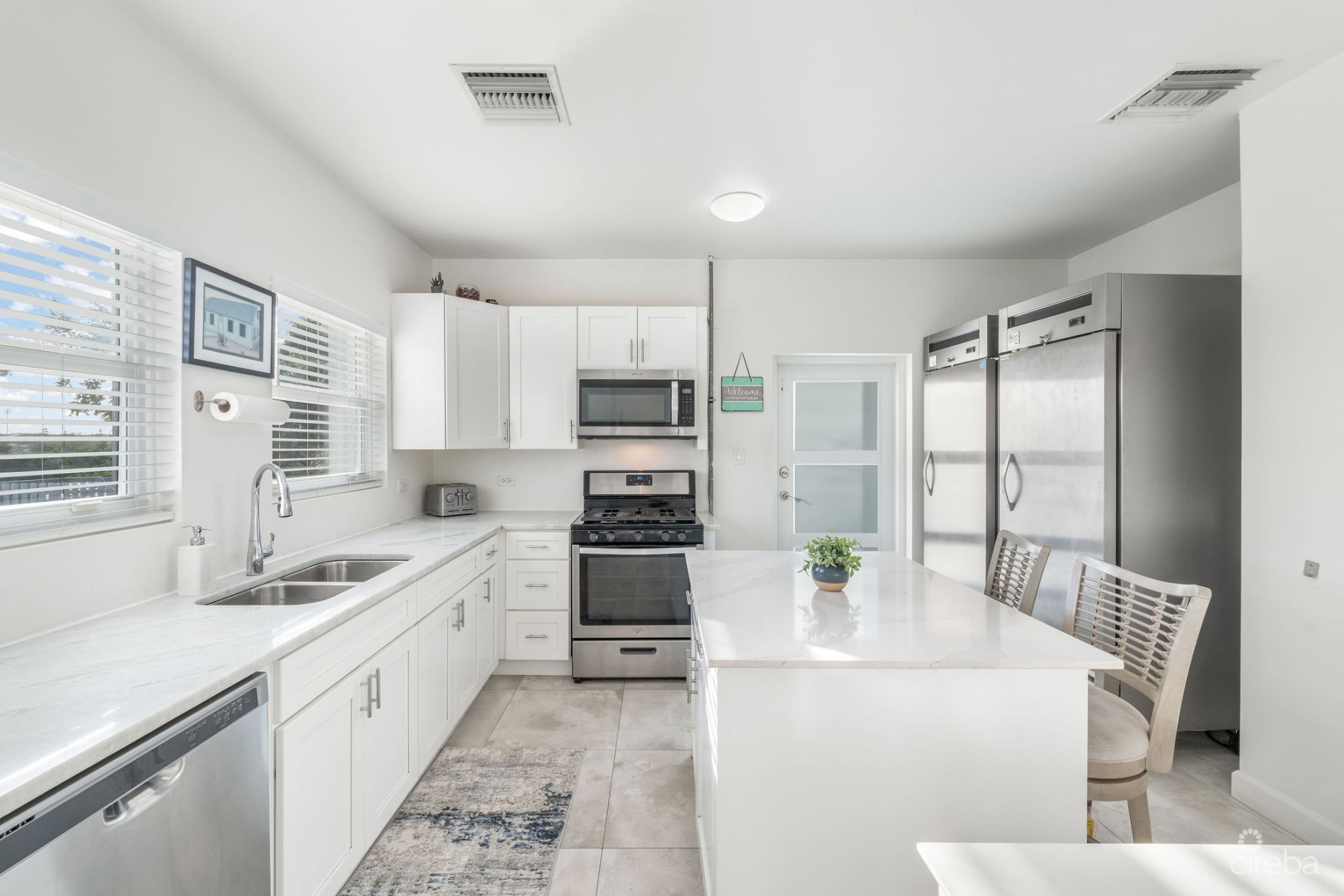 THE COTTAGES IN EAST END ~ BOUTIQUE HOTEL