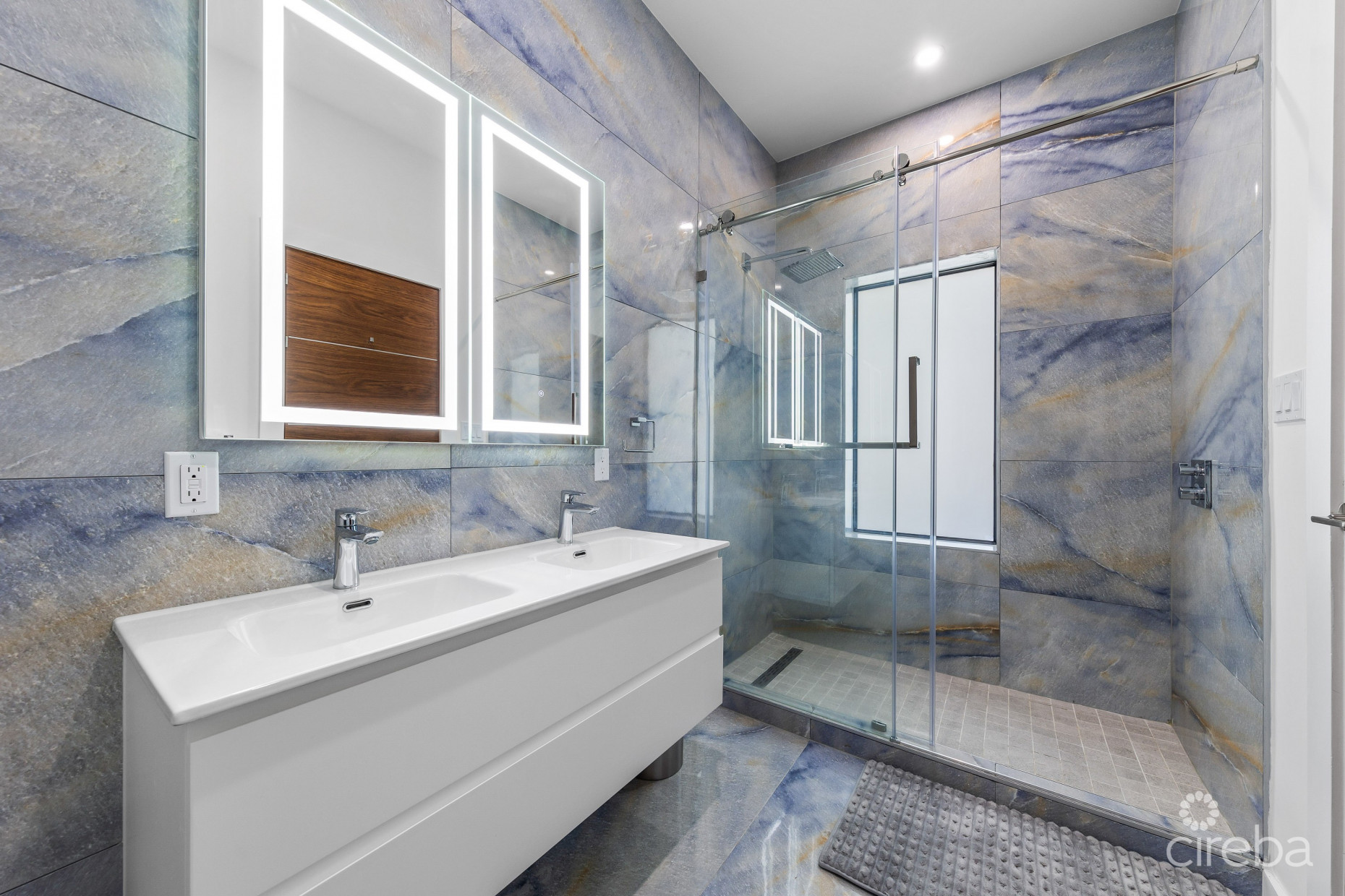 BAHIA  12 - 3 BED 3.5 BATH , SOUTH SOUND