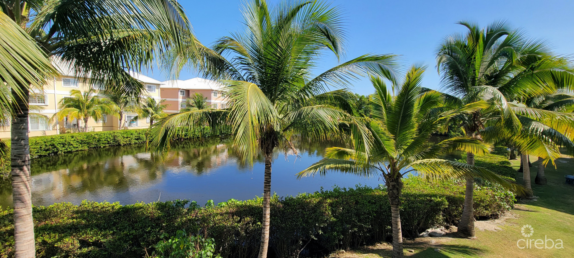 LAKESIDE--1BED/1BATH--MINUTES TO CAMANA BAY/SEVEN MILE BEACH