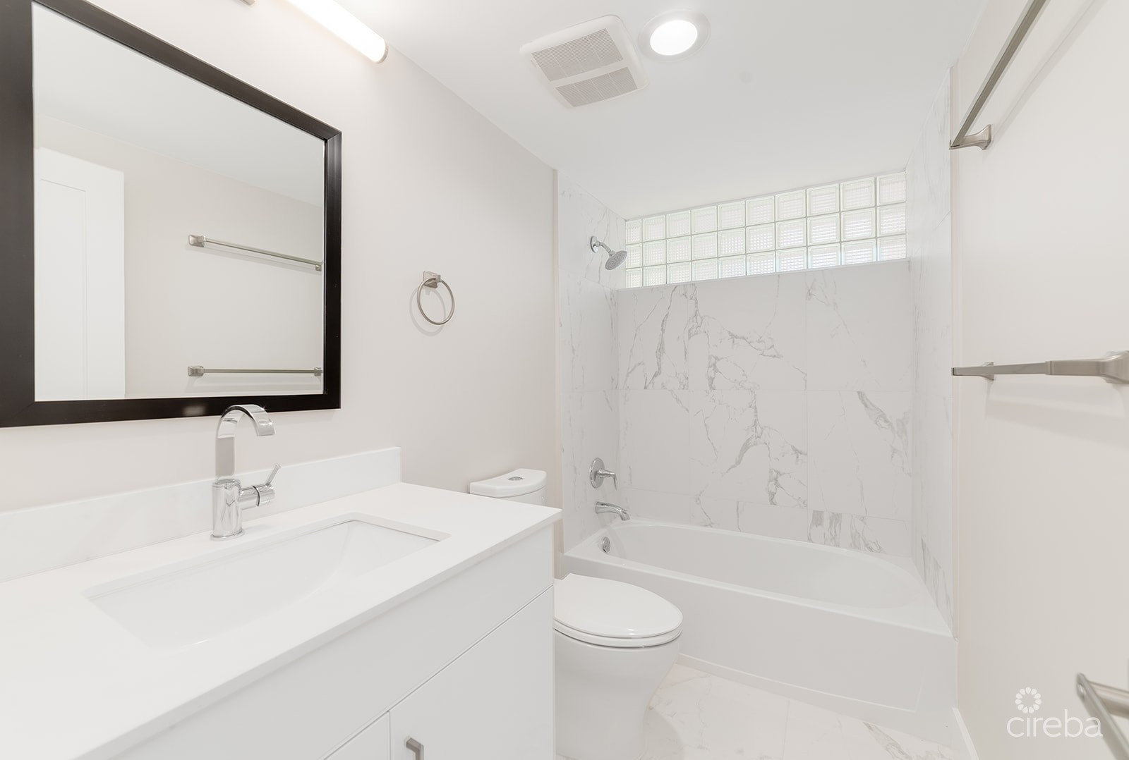 BRITANNIA LIONS COURT #324 - ELEGANT 3-BEDROOM CORNER UNIT | 2,100 SQFT | GOLF COURSE VIEWS