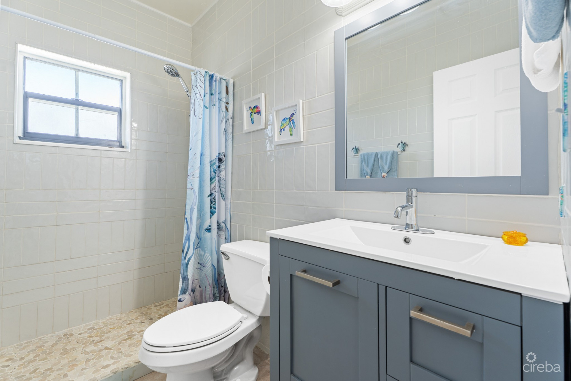 UPDATED 2-BEDROOM CONDO IN SILVER OAKS, GEORGE TOWN!