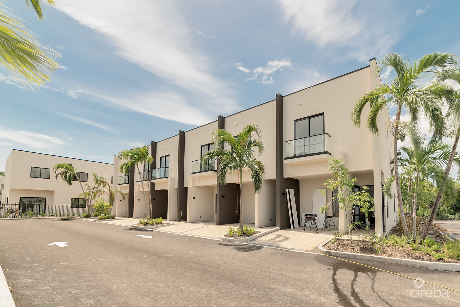 PRIVE FULLY UPGRADED 2B/2.5B UNIT - CASH BACK AT CLOSING!