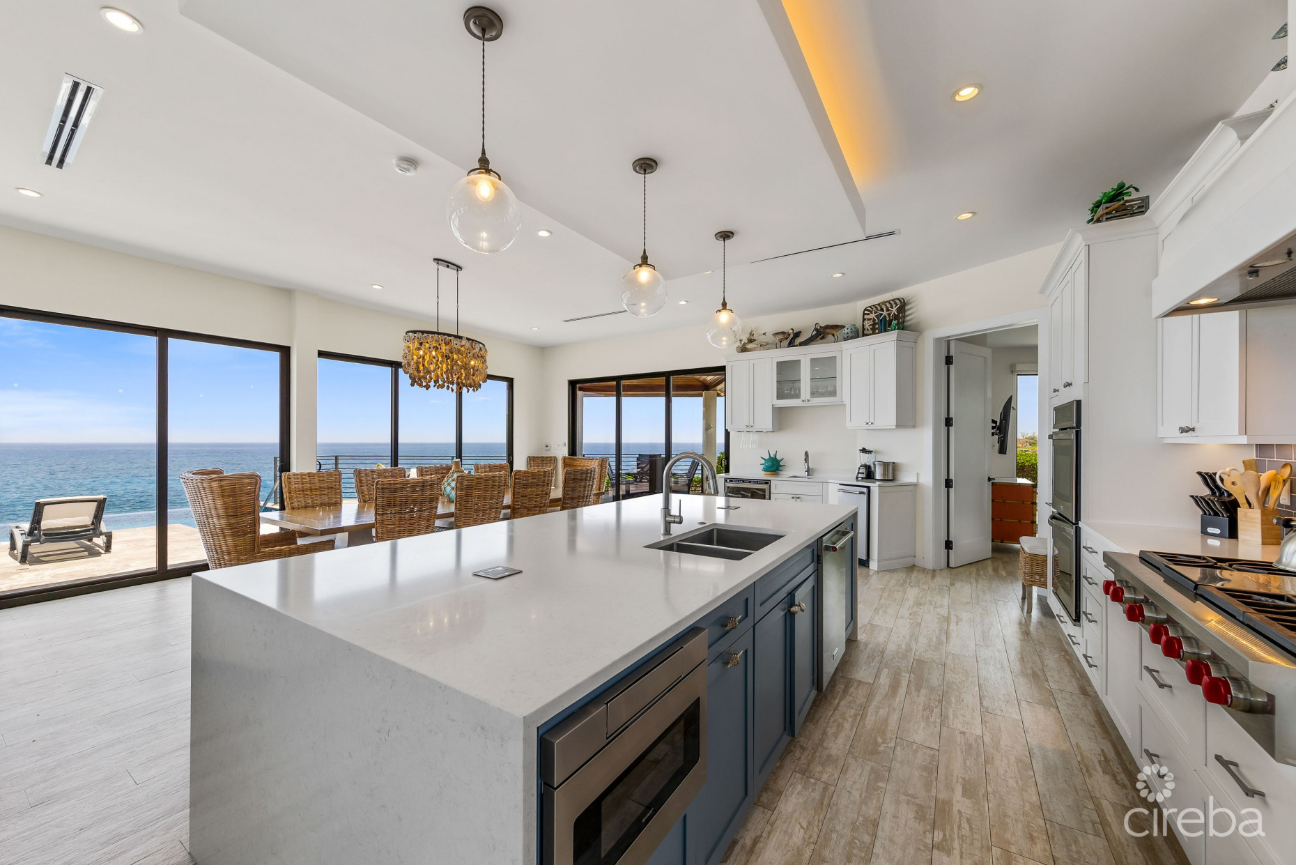 BELLA VISTA-LUXURY PANORAMIC OCEANFRONT 5 BEDROOM ESTATE