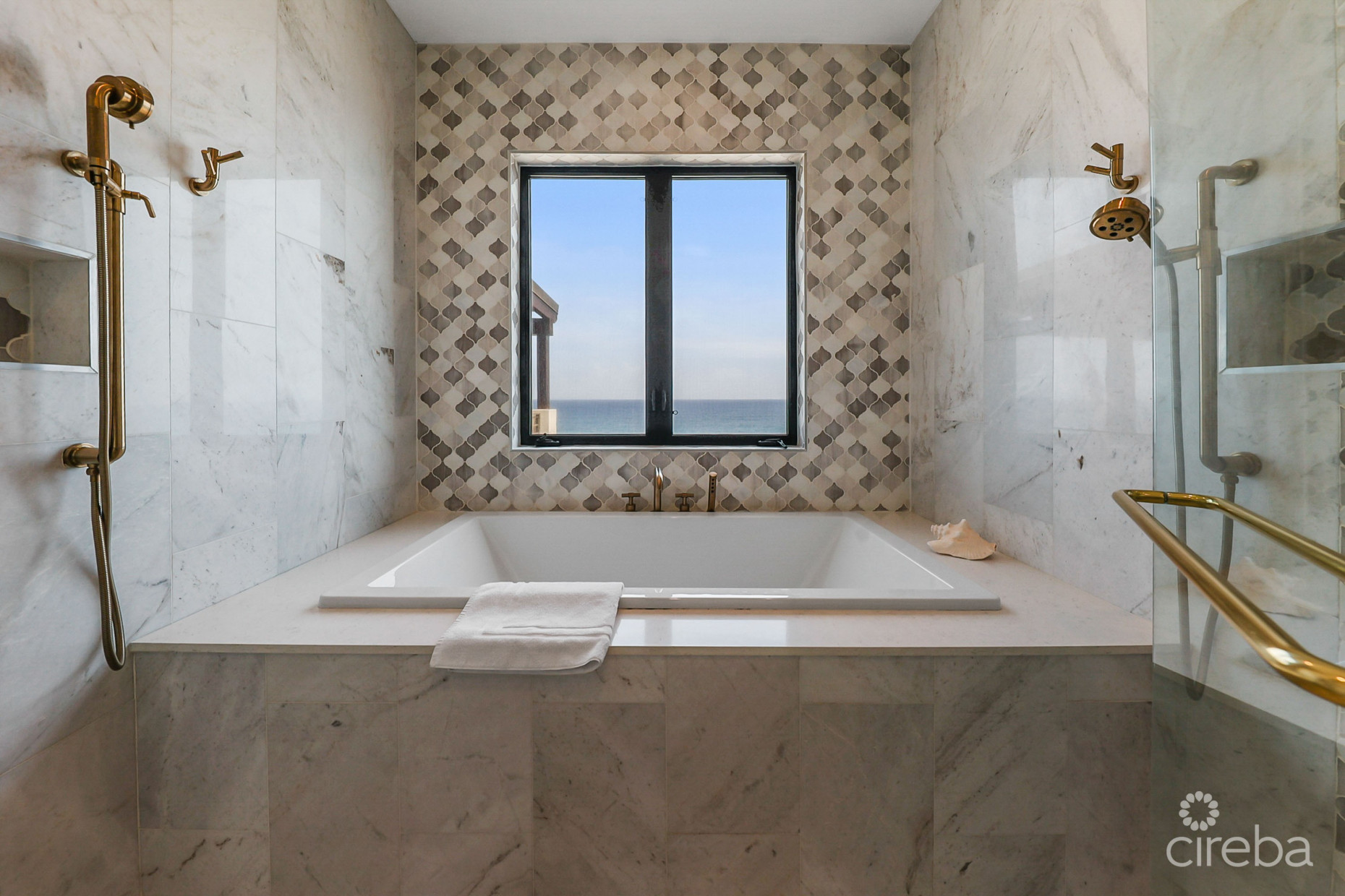 BELLA VISTA-LUXURY PANORAMIC OCEANFRONT 5 BEDROOM ESTATE