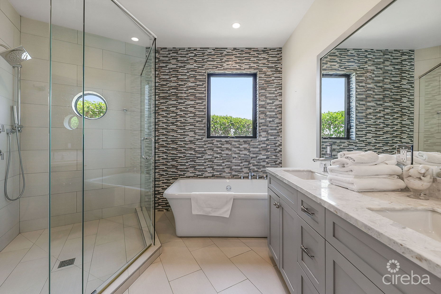 BELLA VISTA-LUXURY PANORAMIC OCEANFRONT 5 BEDROOM ESTATE