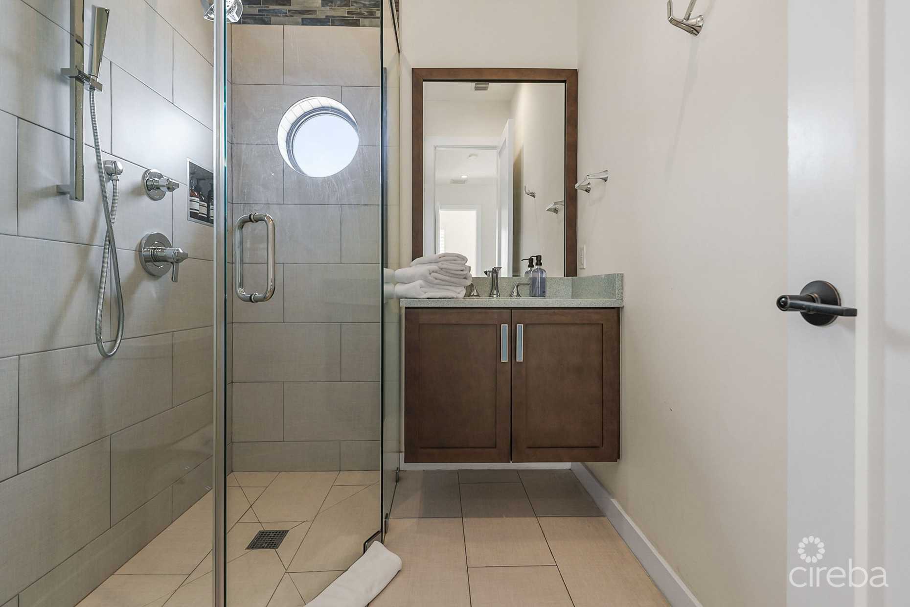 BELLA VISTA-LUXURY PANORAMIC OCEANFRONT 5 BEDROOM ESTATE