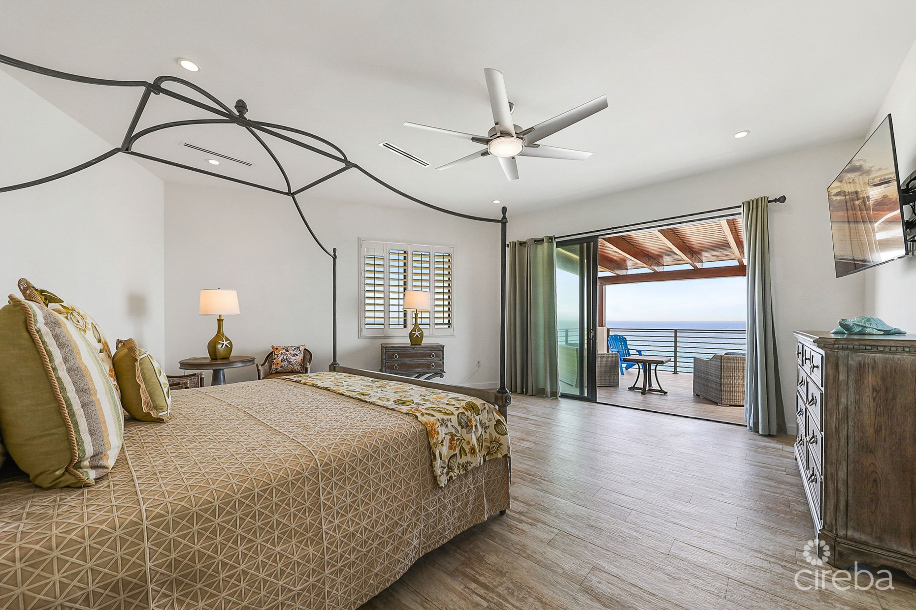 BELLA VISTA-LUXURY PANORAMIC OCEANFRONT 5 BEDROOM ESTATE