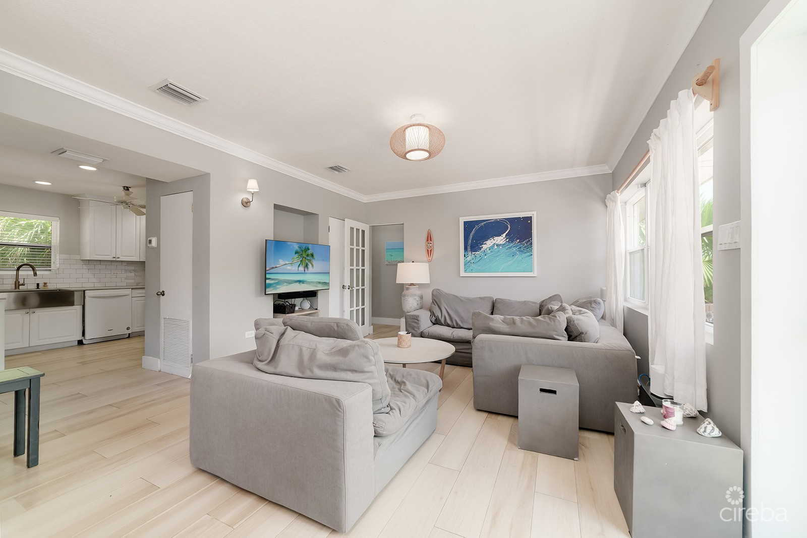 WINTERHAVEN BEACHFRONT 3 BED