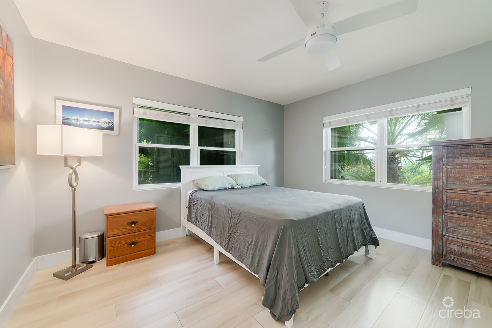 WINTERHAVEN BEACHFRONT 3 BED