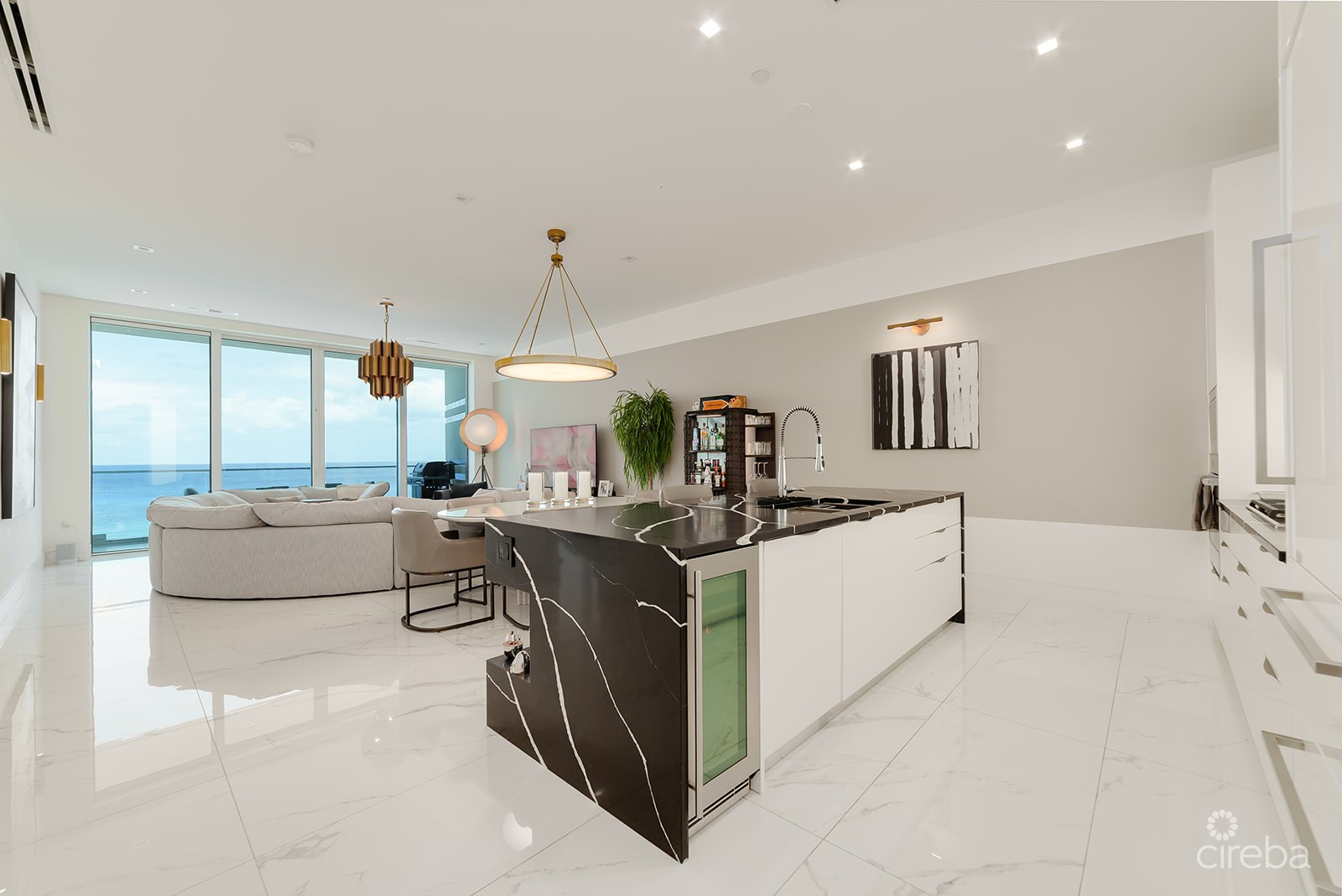 FIN- CHIC 4 BED W DEN CONDO