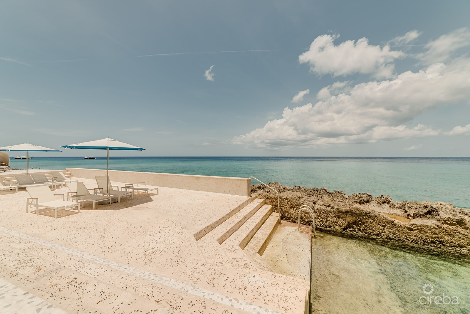 FIN- CHIC 4 BED W DEN CONDO