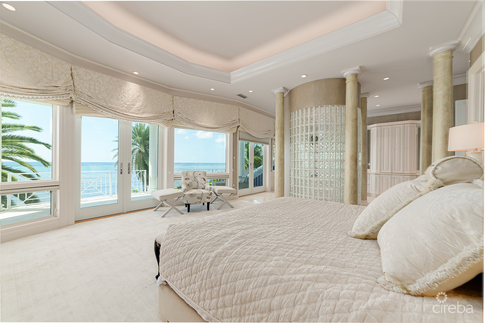 THE BLUE HOUSE - WATERFRONT HOME SOUTH SOUND ROAD