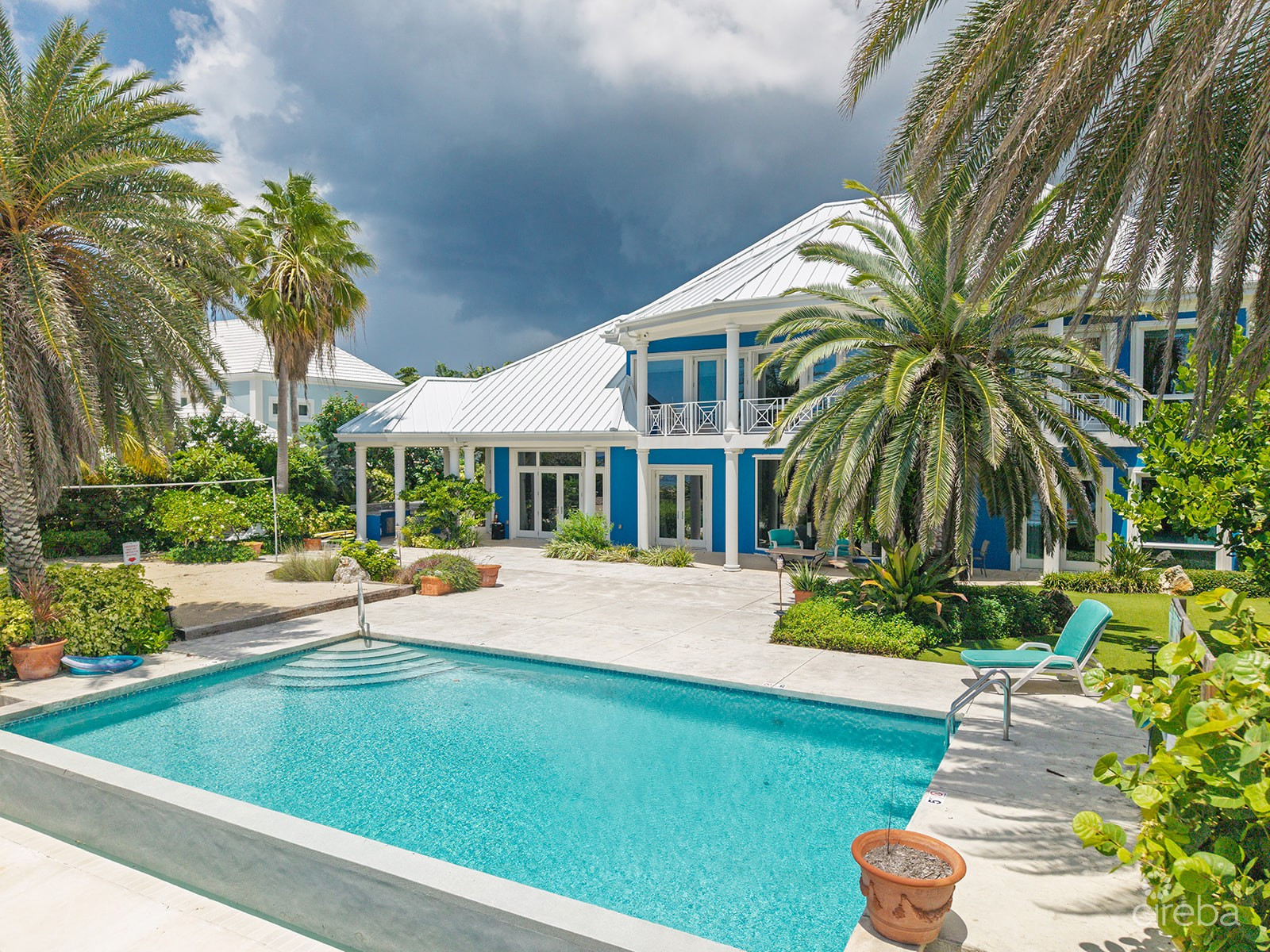 THE BLUE HOUSE - WATERFRONT HOME SOUTH SOUND ROAD