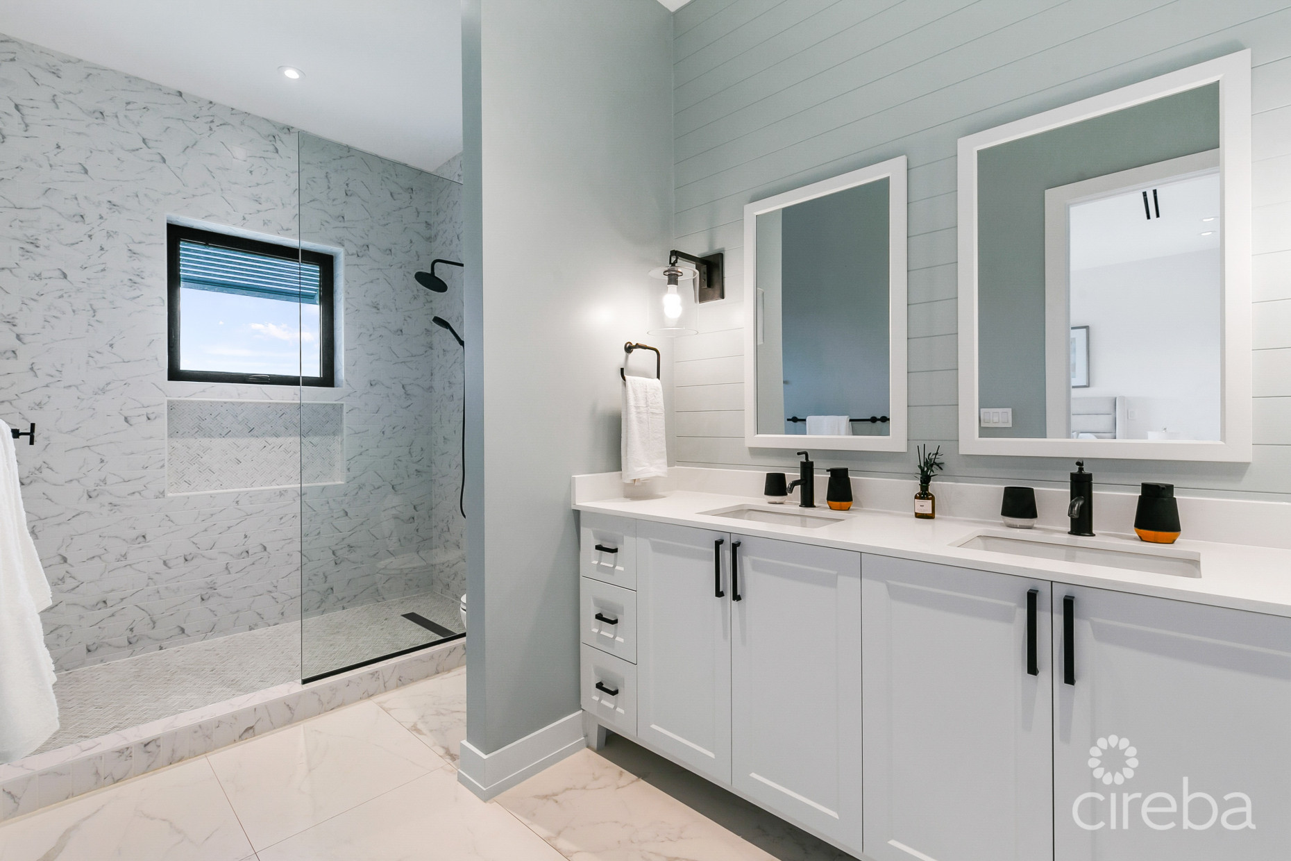 OLEA 106, CANAL FRONT 3 BED DUPLEX