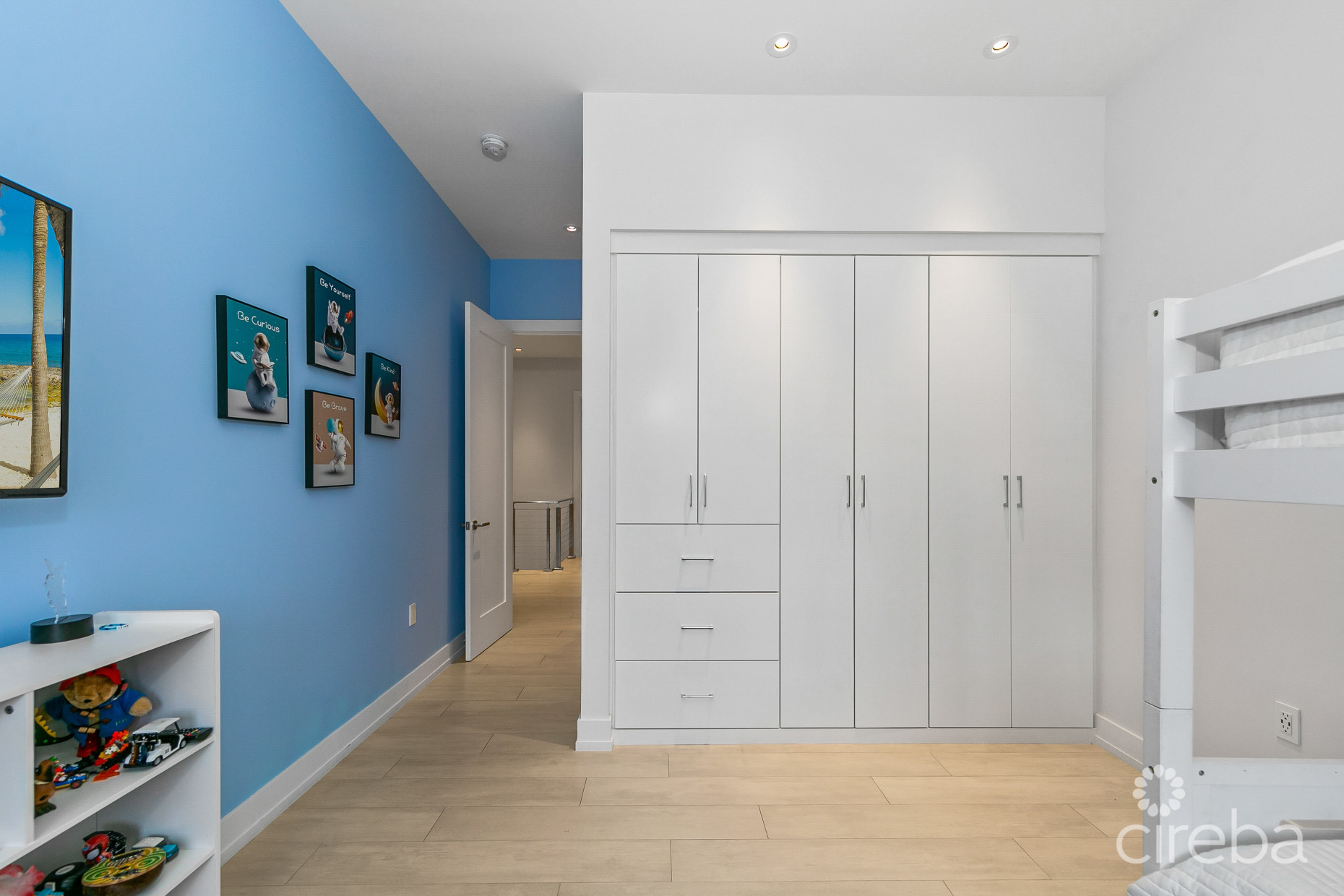 OLEA 106, CANAL FRONT 3 BED DUPLEX