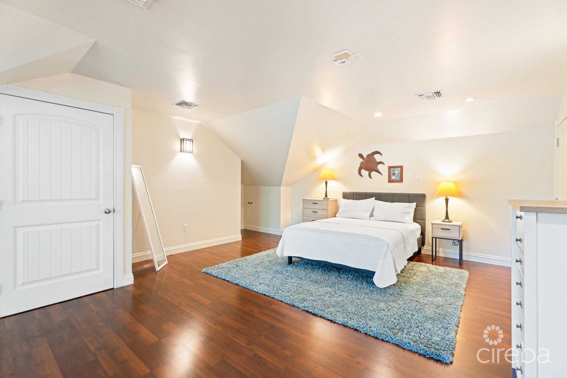 ORCHID HEIGHTS 32, MIDSUMMER DRIVE HOME