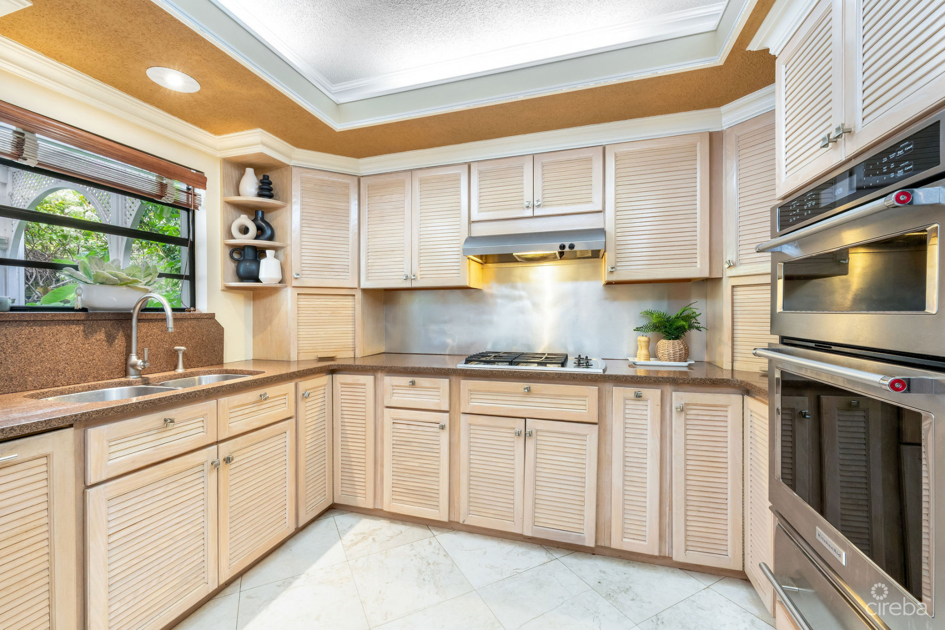 ANNE BONNY CRESCENT - CLASSIC COLONIAL WITH OUTDOOR ENTERTAINING