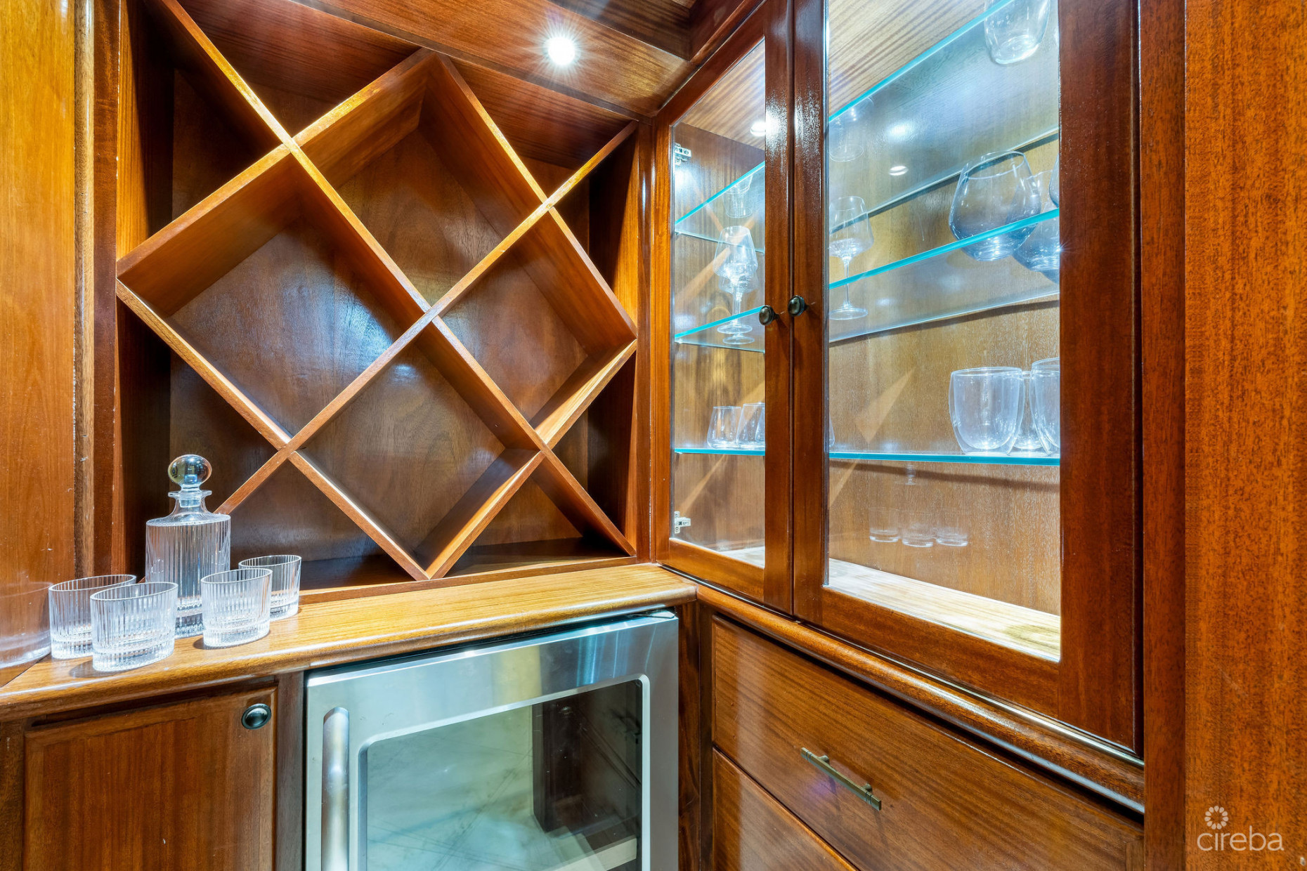 ANNE BONNY CRESCENT - CLASSIC COLONIAL WITH OUTDOOR ENTERTAINING