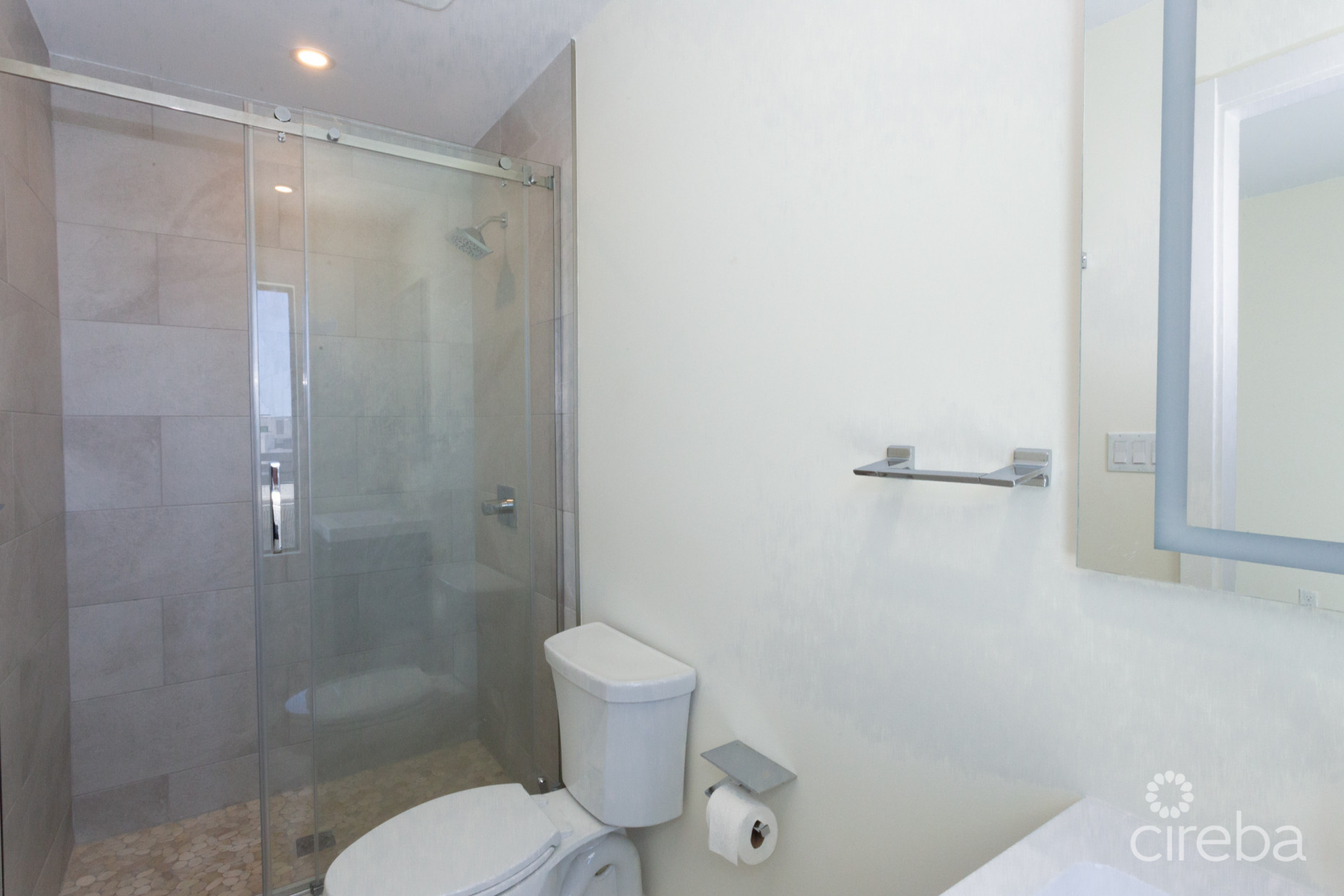 VELA 4BED | NEWEST PHASE & NEWLY PAINTED