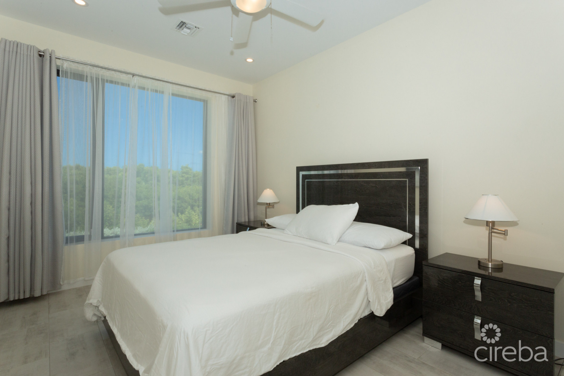 VELA 4BED | NEWEST PHASE & NEWLY PAINTED