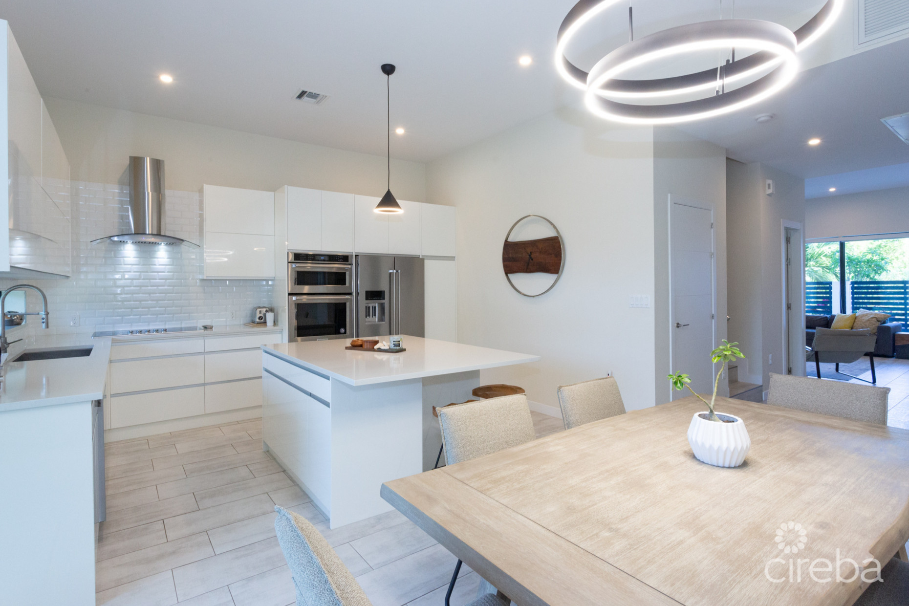 VELA 4BED | NEWEST PHASE & NEWLY PAINTED