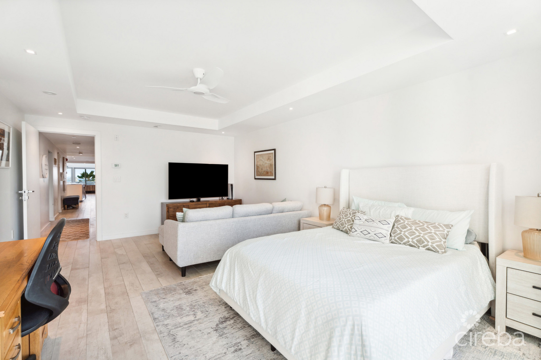 TIDES 4-BED BEACHFRONT CONDO WITH OVERSIZED TERRACE