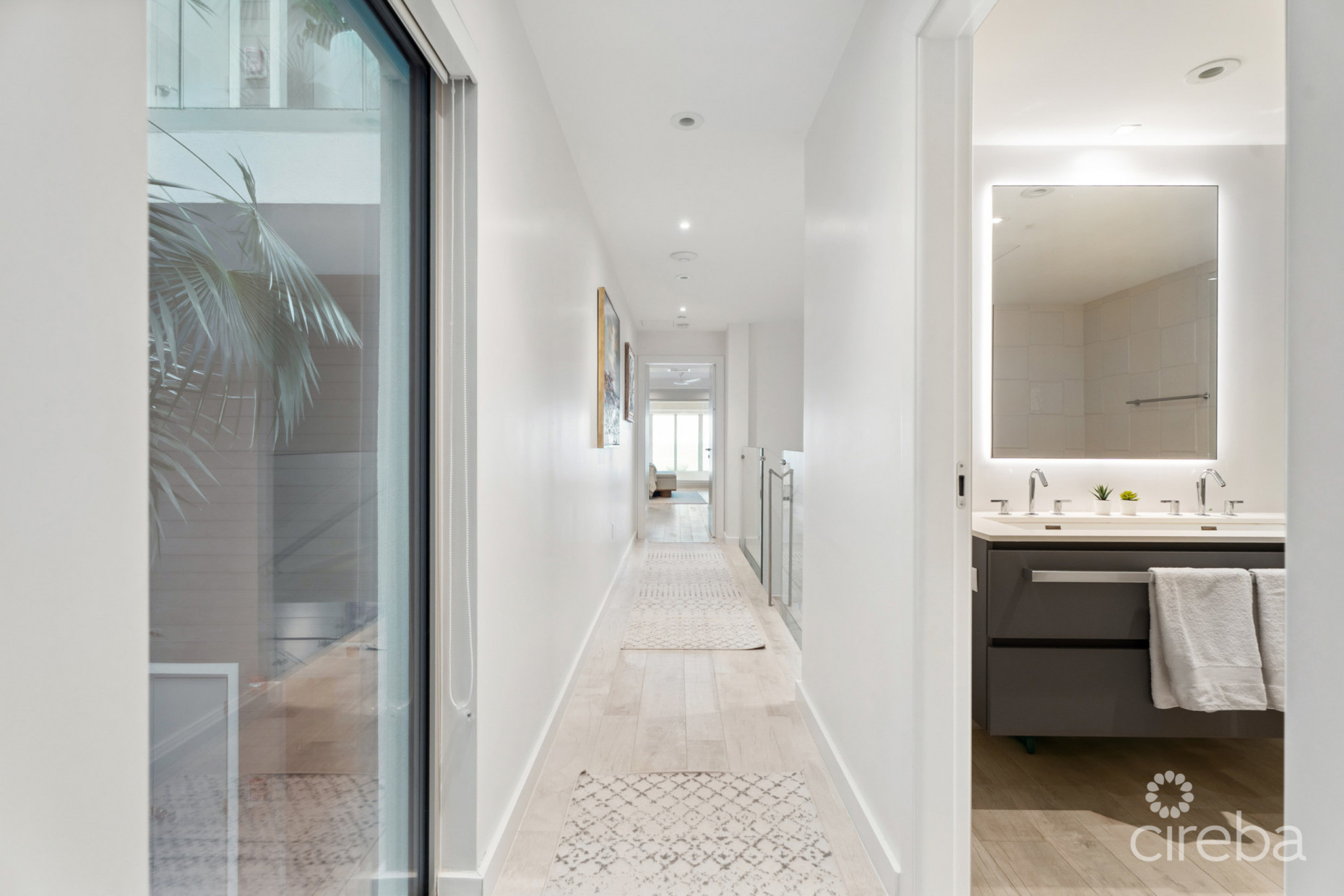 TIDES 4-BED BEACHFRONT CONDO WITH OVERSIZED TERRACE