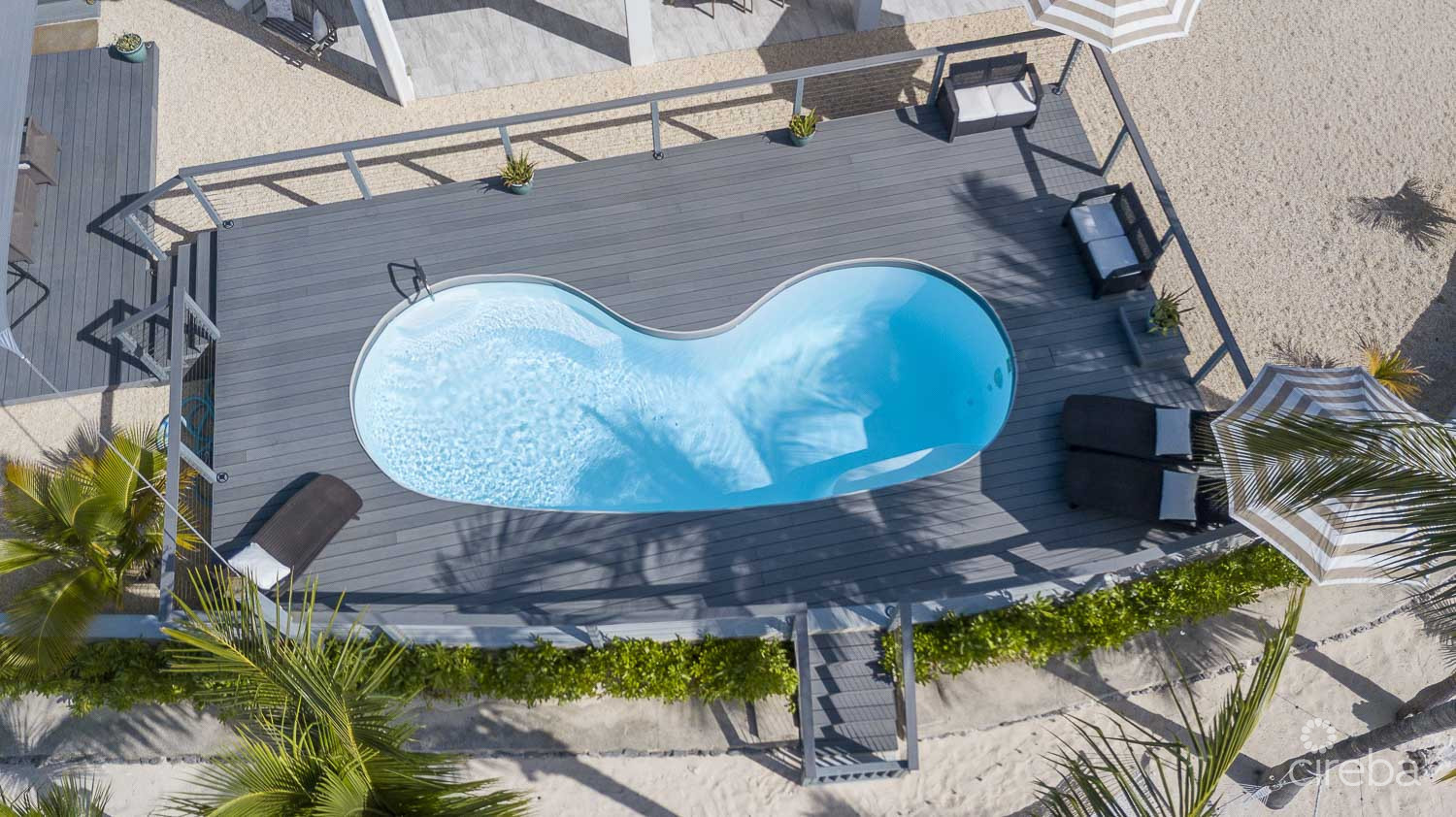 A WAVE FROM IT ALL - FULLY RENO'D 4 BED OCEANFRONT