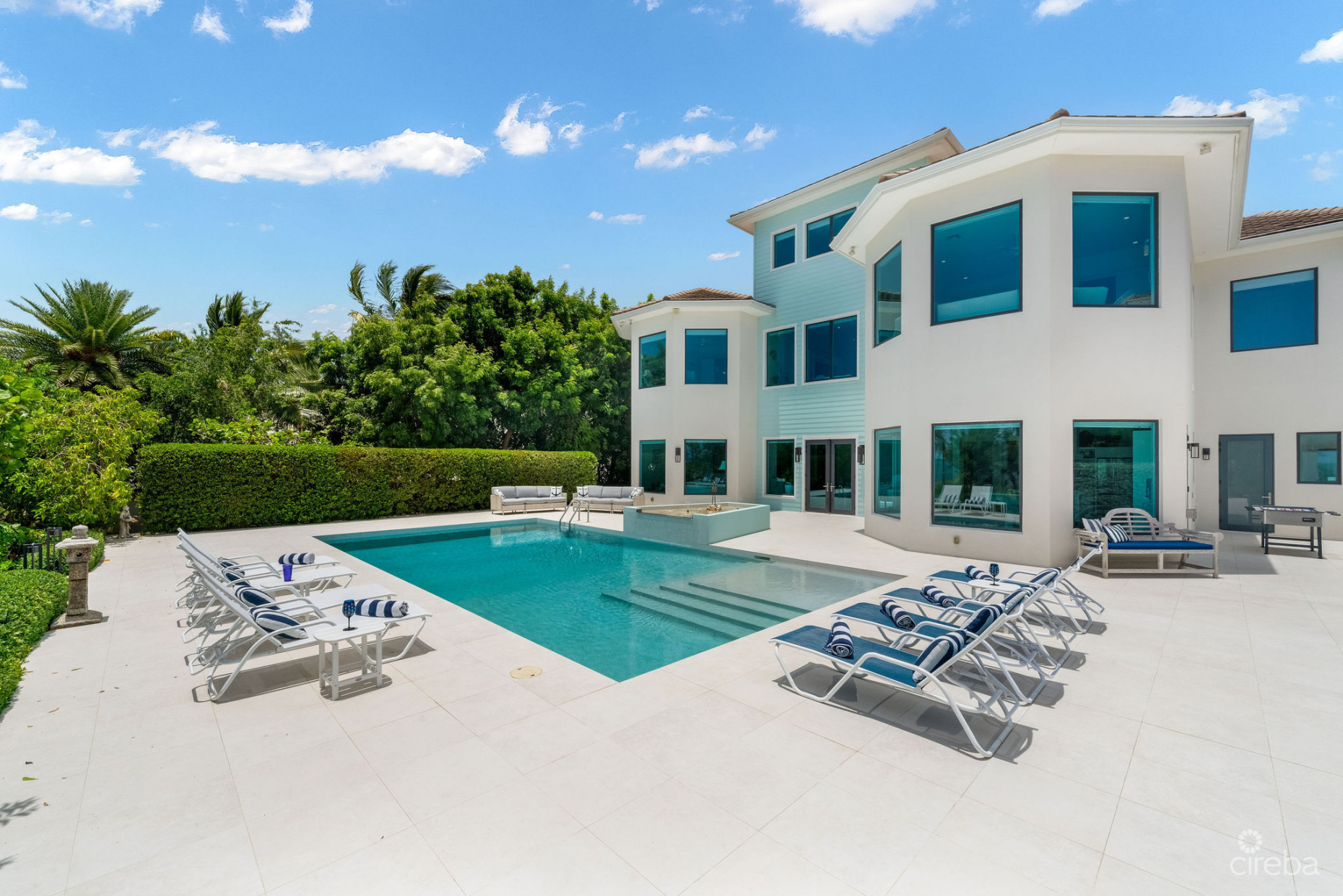 CHIARO DI LUNA, A LUXURY OCEAN FRONT ESTATE IN VISTA DEL MAR