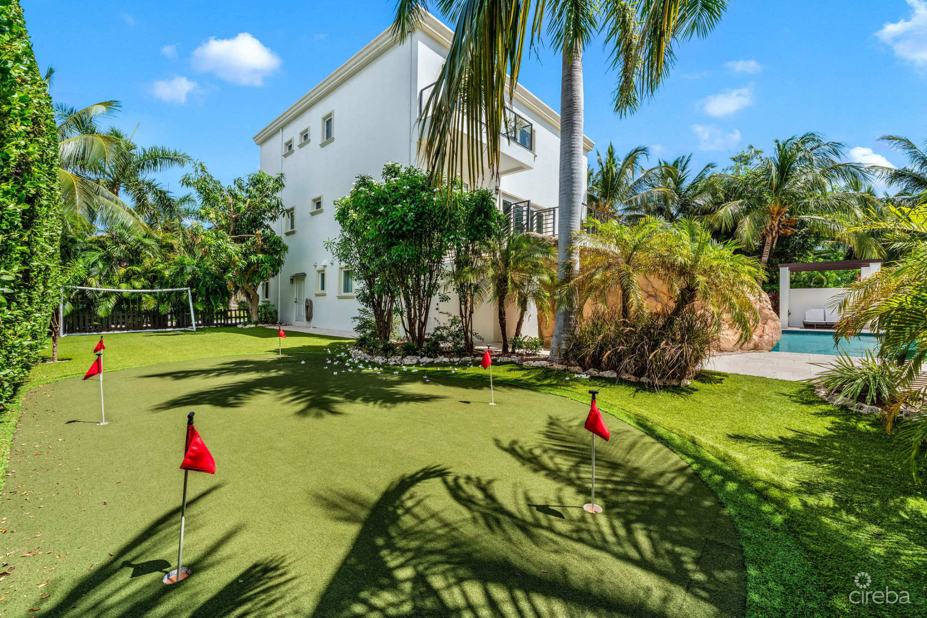 HOYA QUAY 35, CRYSTAL HARBOUR