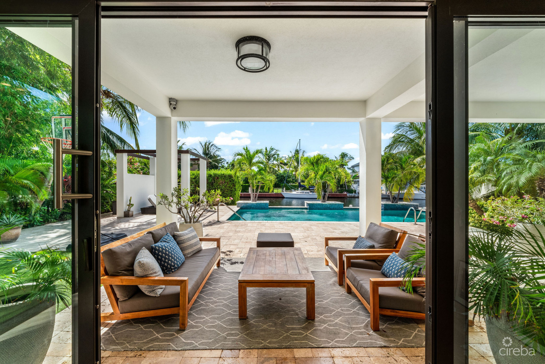 HOYA QUAY 35, CRYSTAL HARBOUR