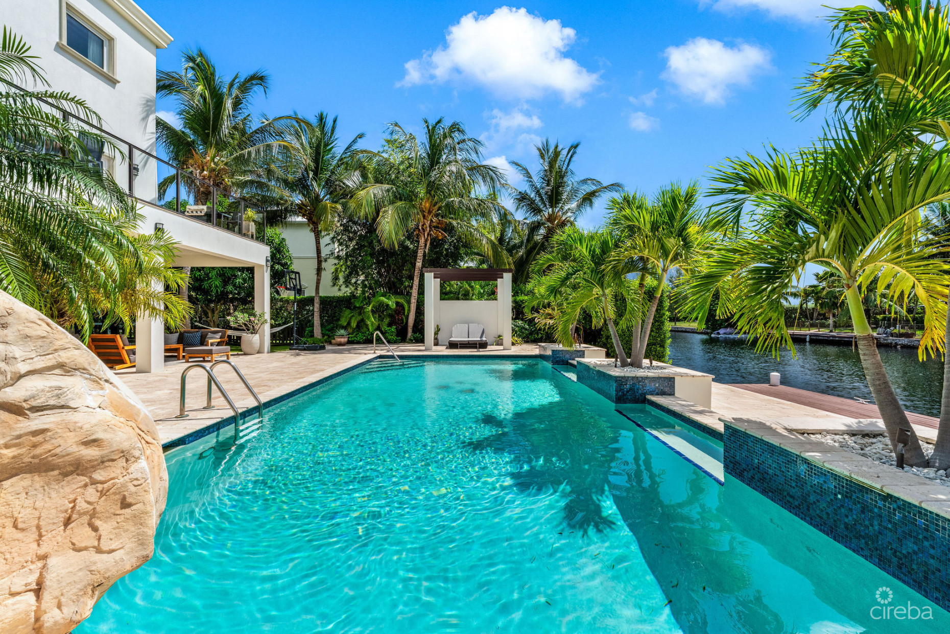 HOYA QUAY 35, CRYSTAL HARBOUR