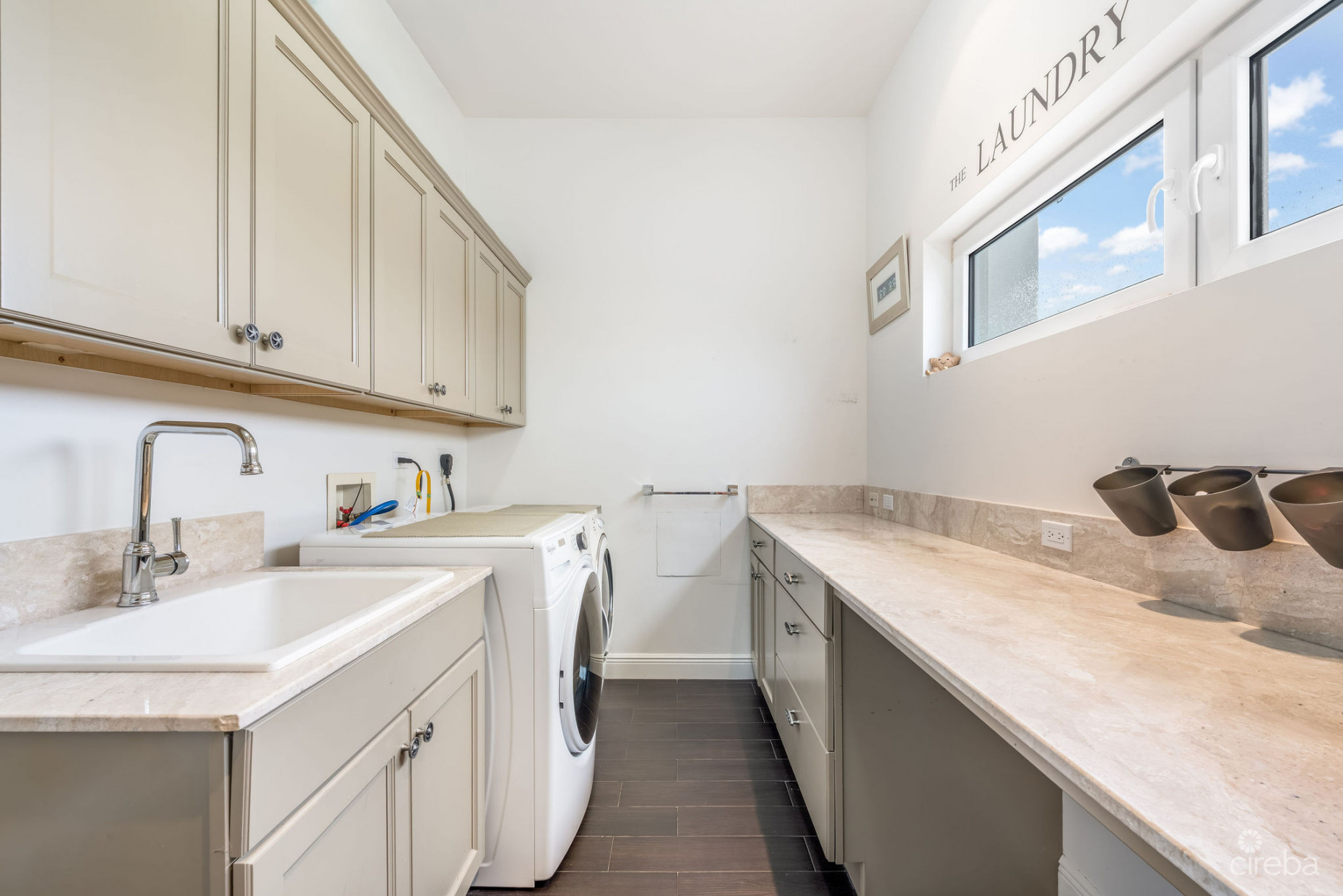 HOYA QUAY 35, CRYSTAL HARBOUR