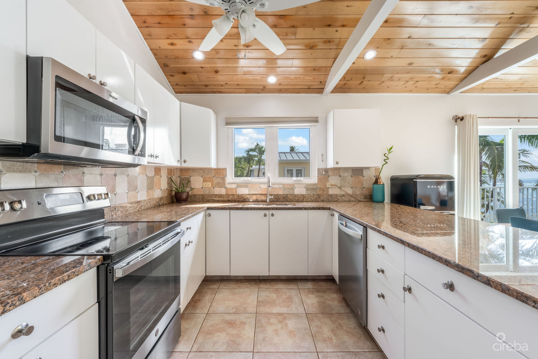 CARIBBEAN PARADISE 8, BEACHFRONT VILLA