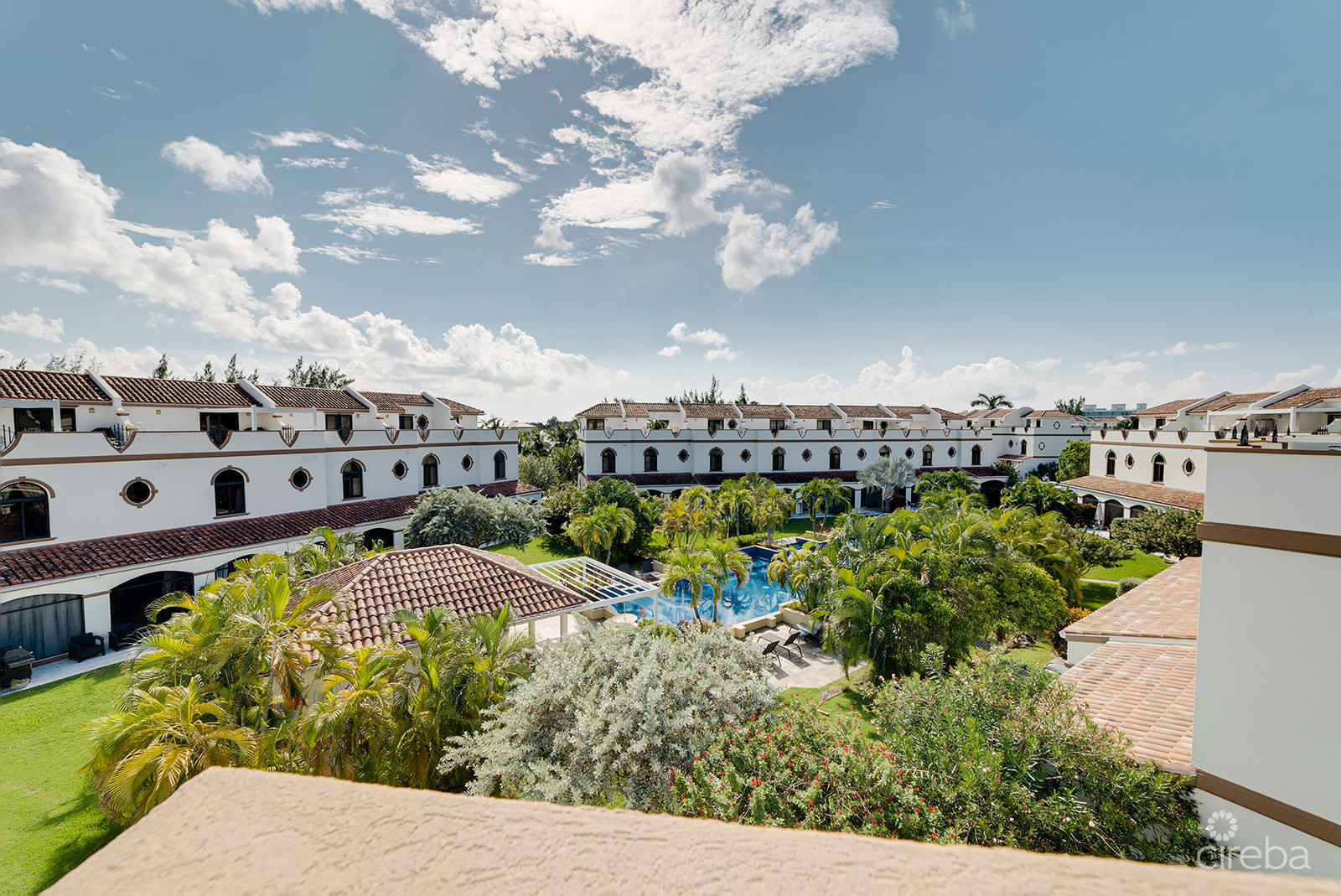 SAN SEBASTIAN ONE BED AND DEN WITH ROOF TERRACE