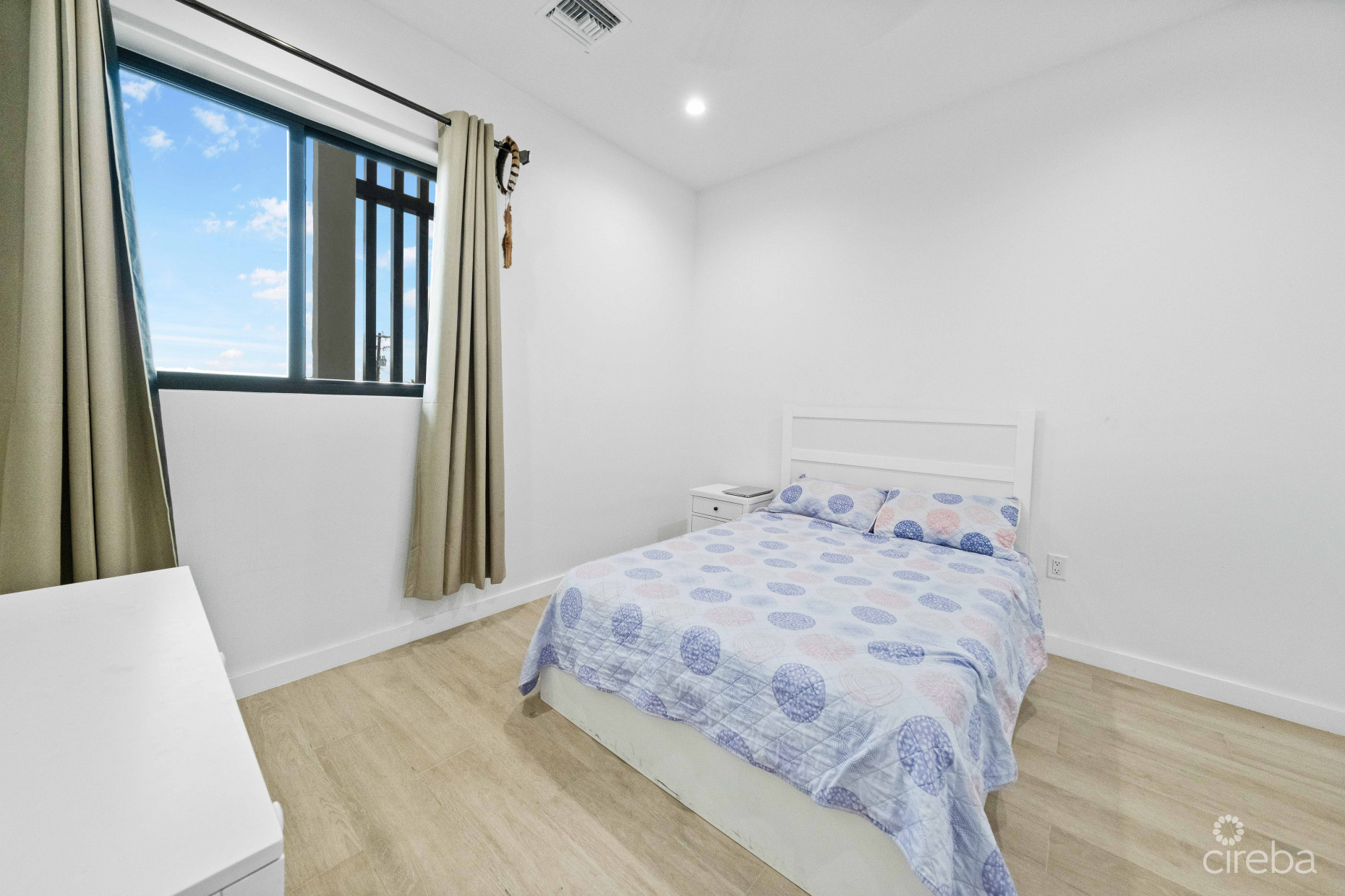 ALLURE 2, WATERFRONT CONDO