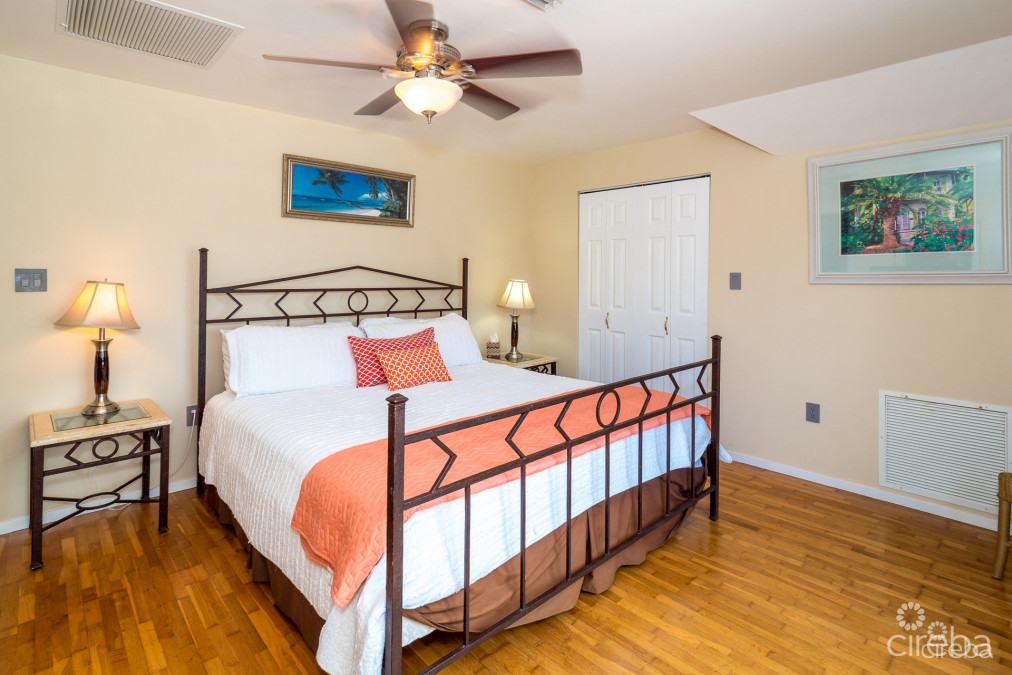 VILLA LA PLAYA, CAYMAN KAI HOME