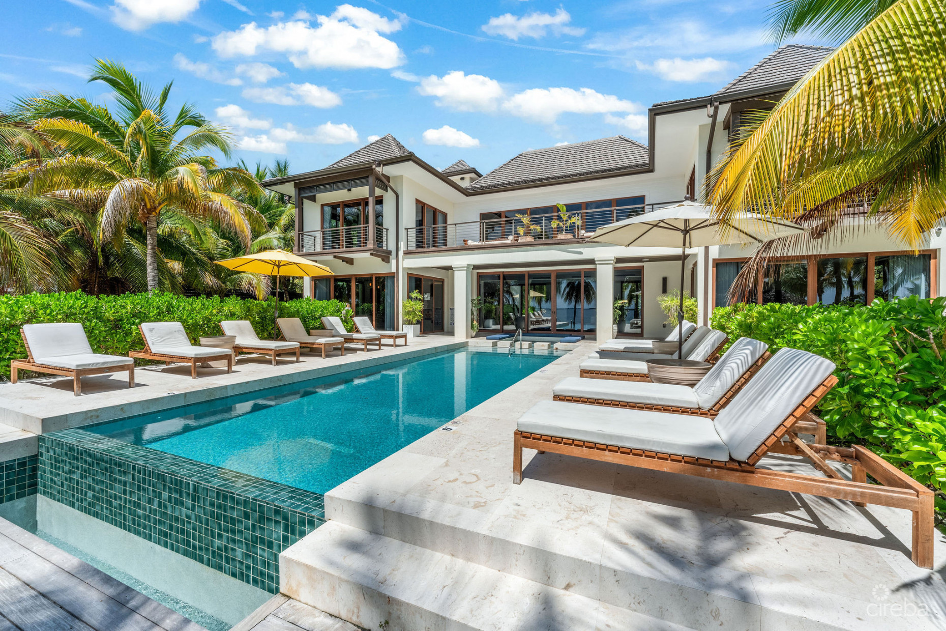 KEMPA KAI, BEACHFRONT HOME