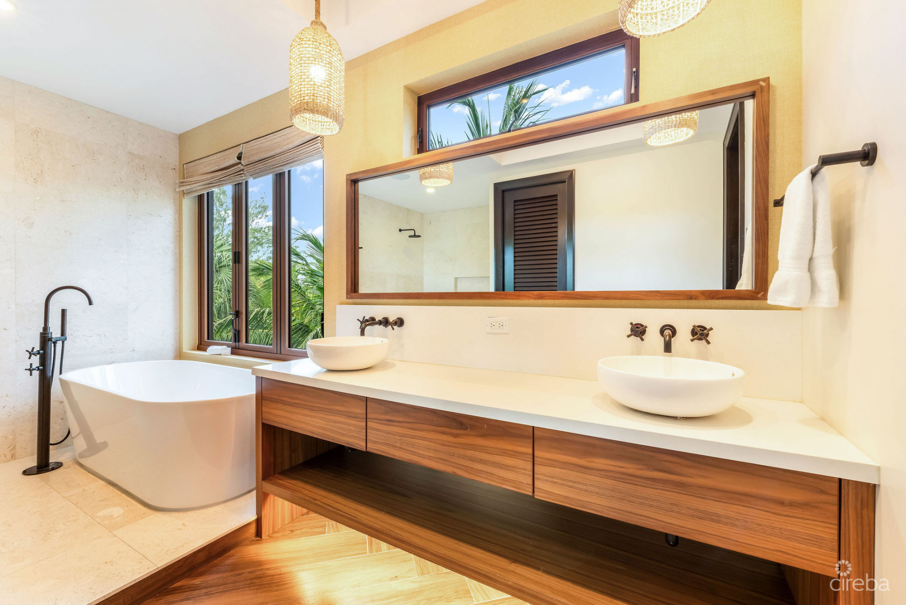 KEMPA KAI, BEACHFRONT HOME