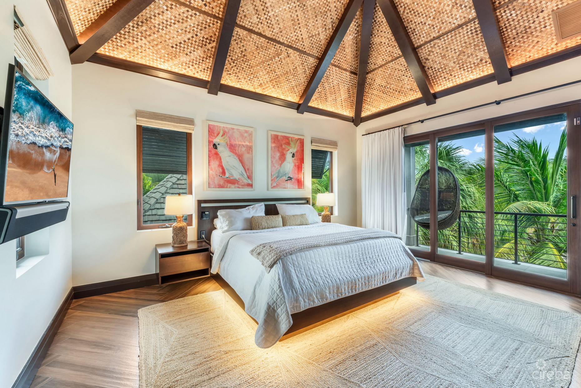 KEMPA KAI, BEACHFRONT HOME