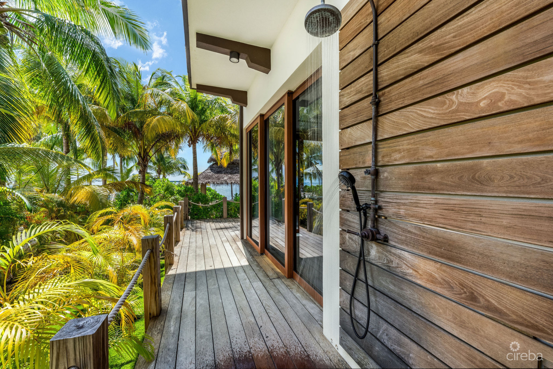 KEMPA KAI, BEACHFRONT HOME