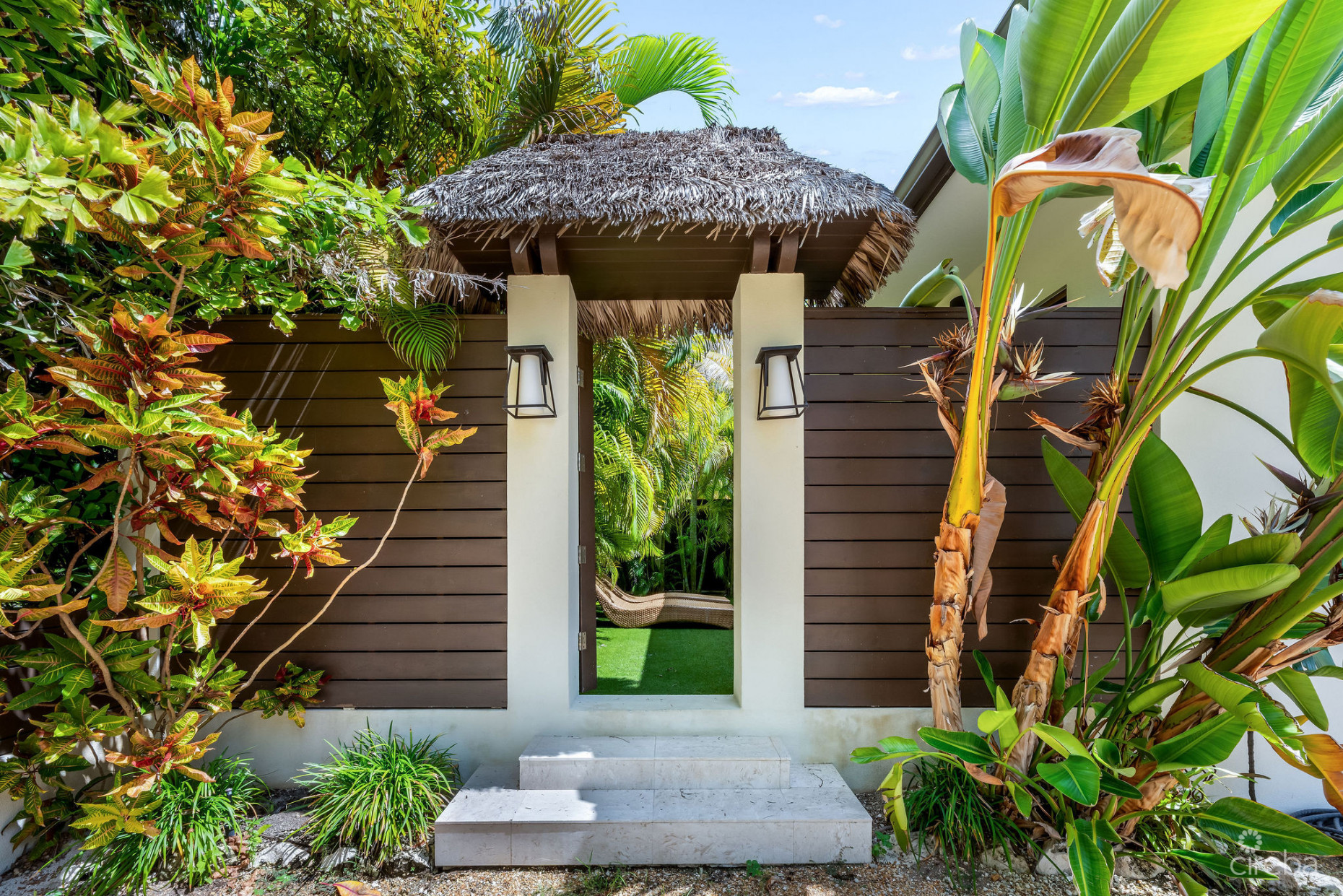 KEMPA KAI, BEACHFRONT HOME