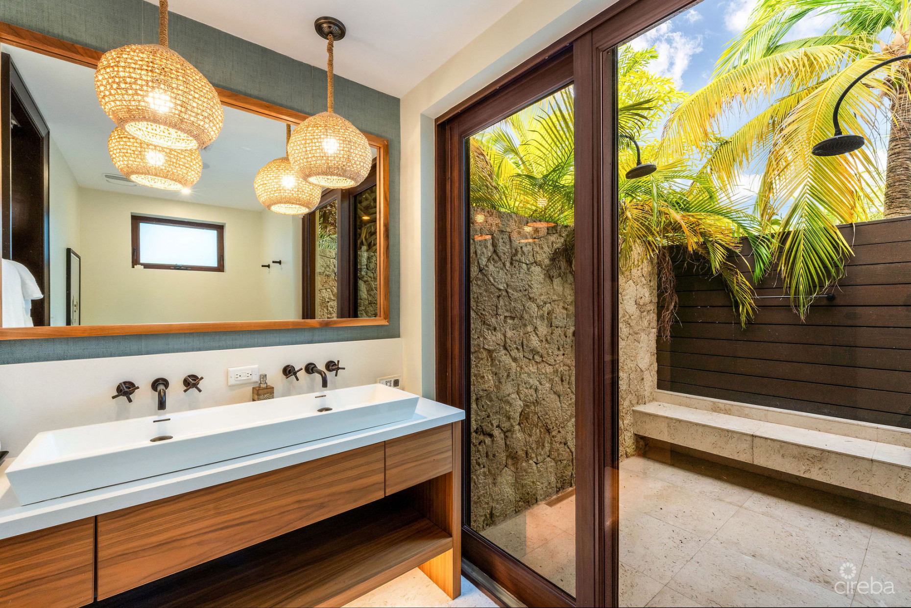 KEMPA KAI, BEACHFRONT HOME